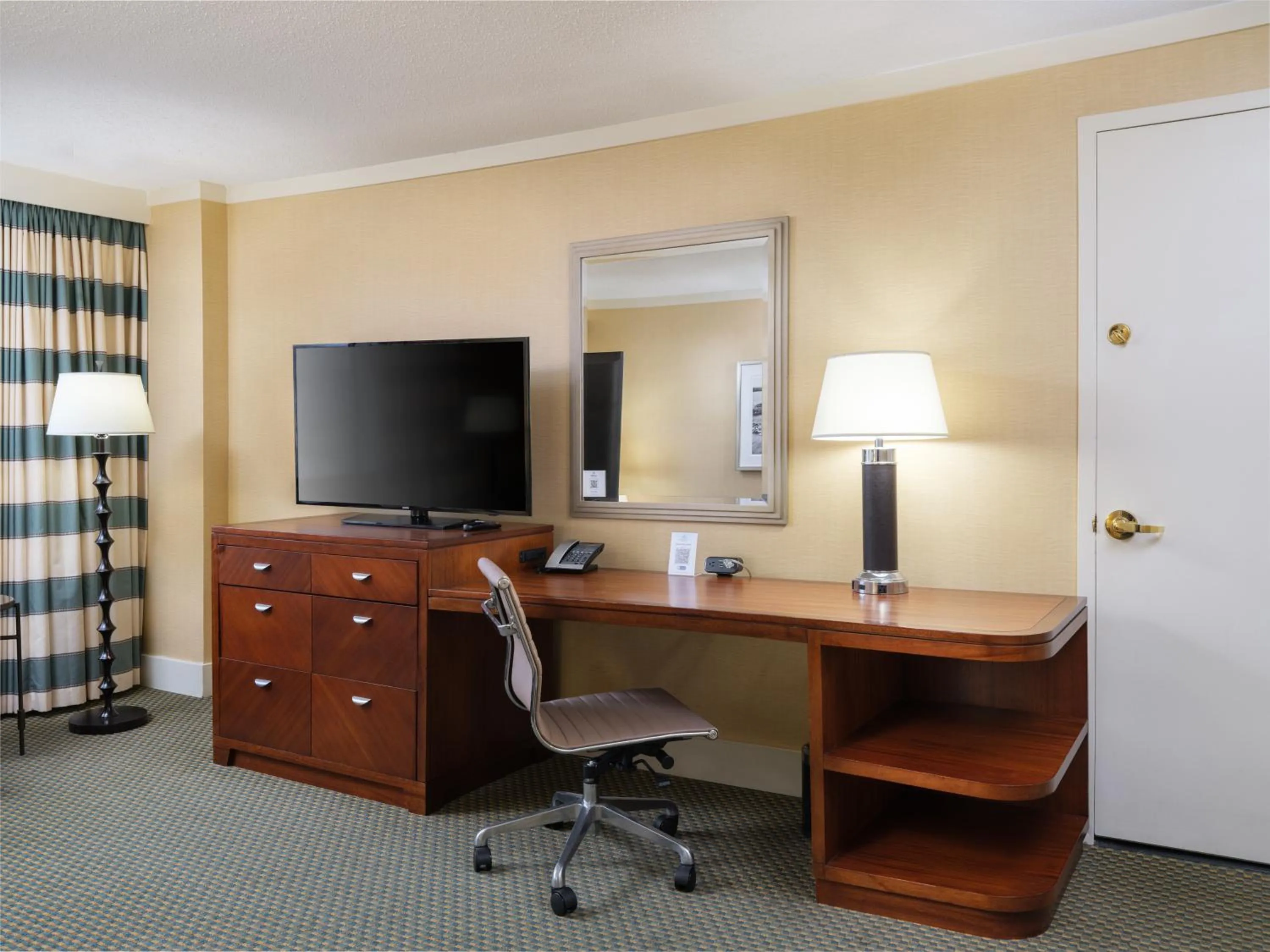 Living room in DoubleTree by Hilton Stamford