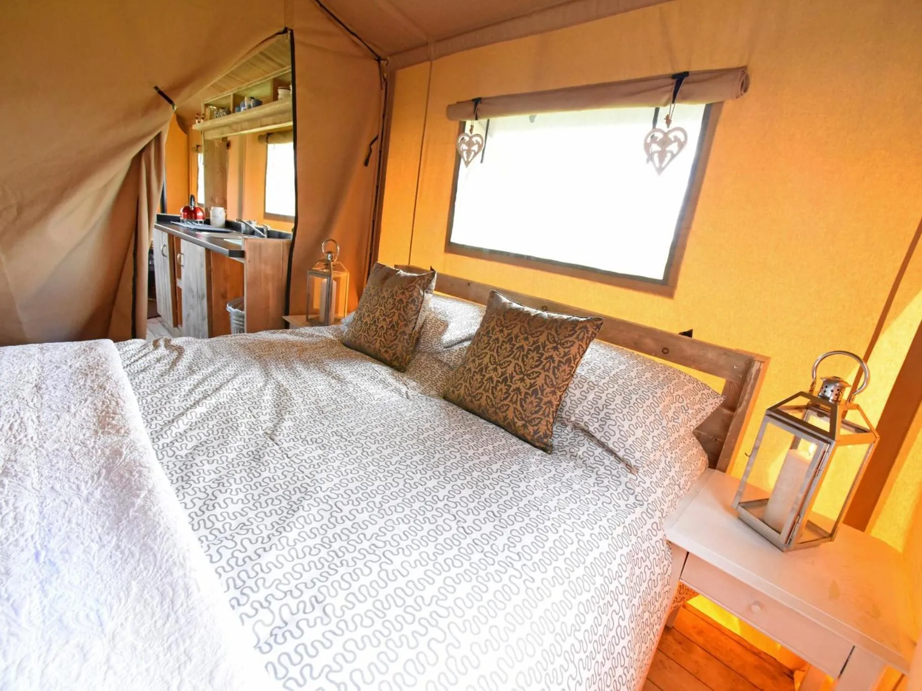 Bedroom, Bed in Carr's Hill Luxury Safari Tents