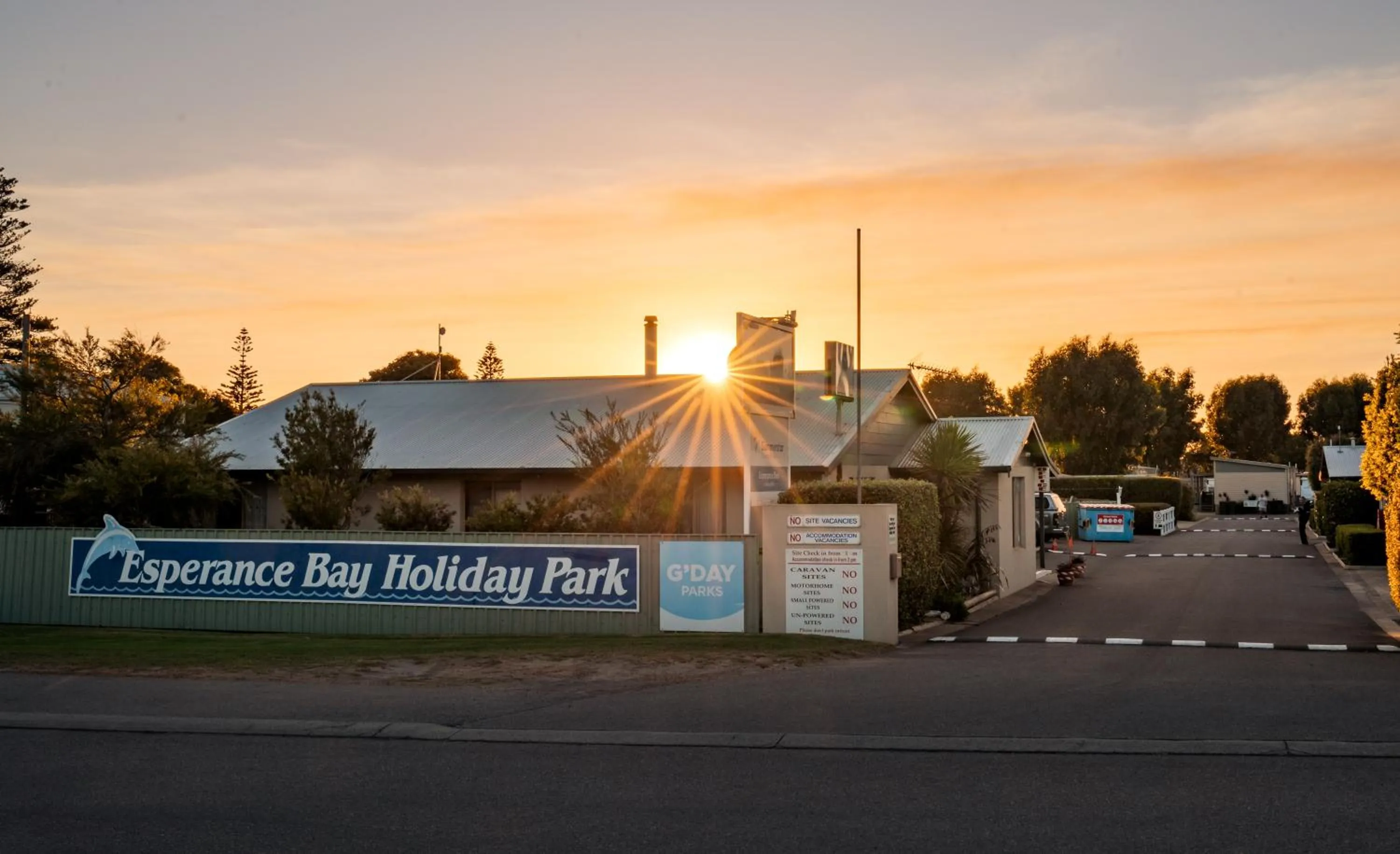 Property building in Esperance Bay Holiday Park