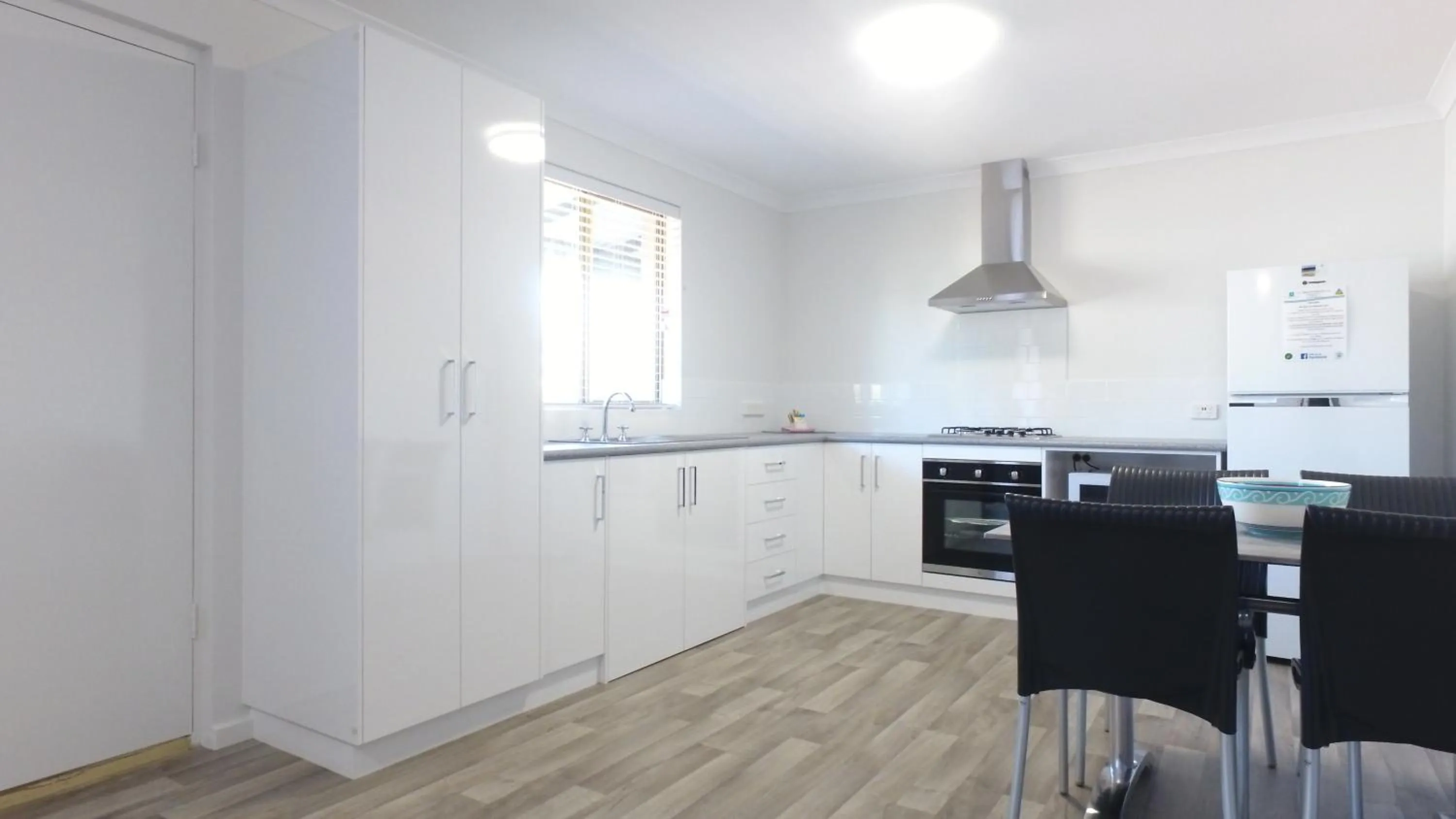 Kitchen or kitchenette in Esperance Bay Holiday Park