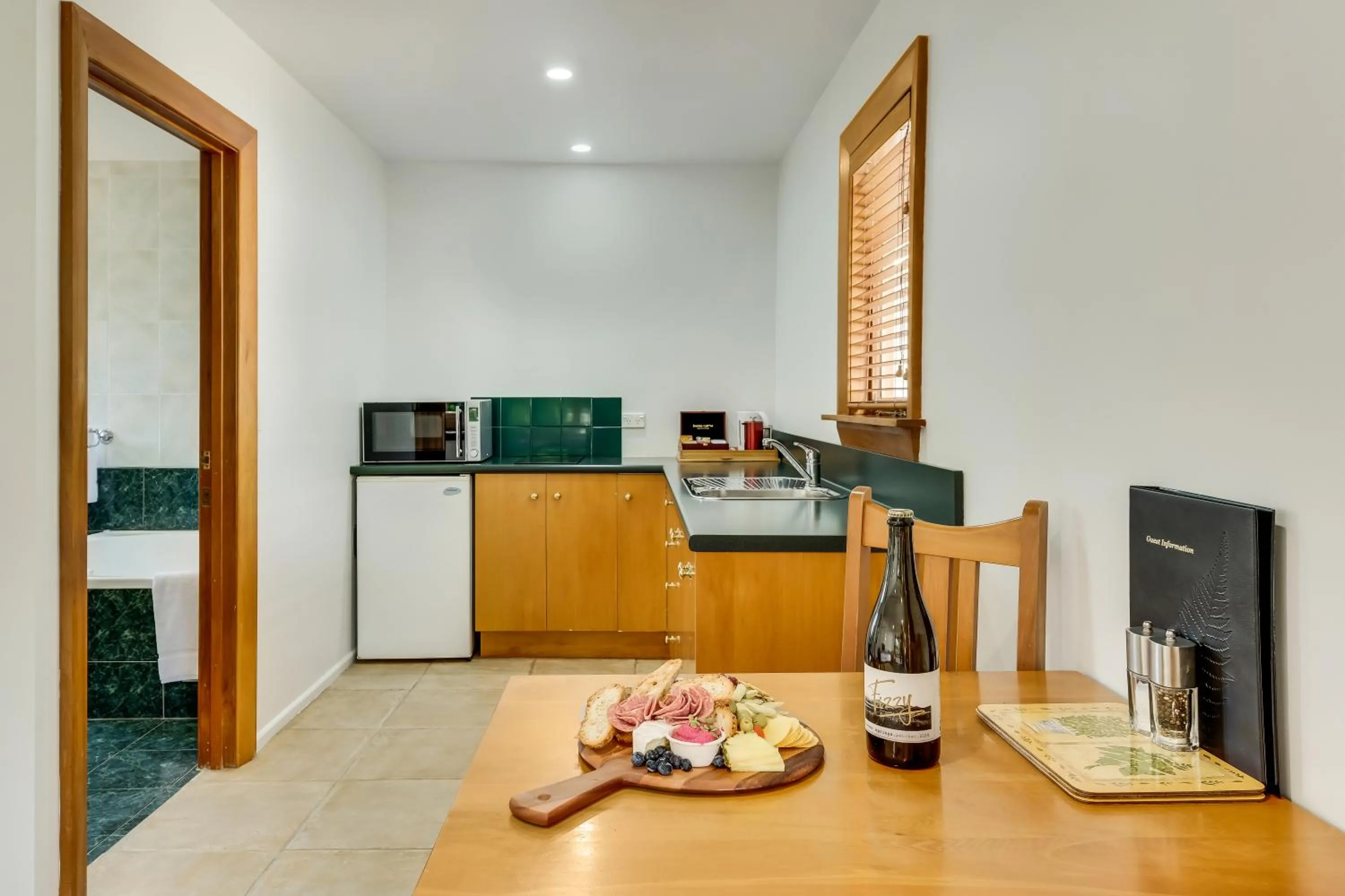 Coffee/tea facilities in Harrogate Gardens Motel