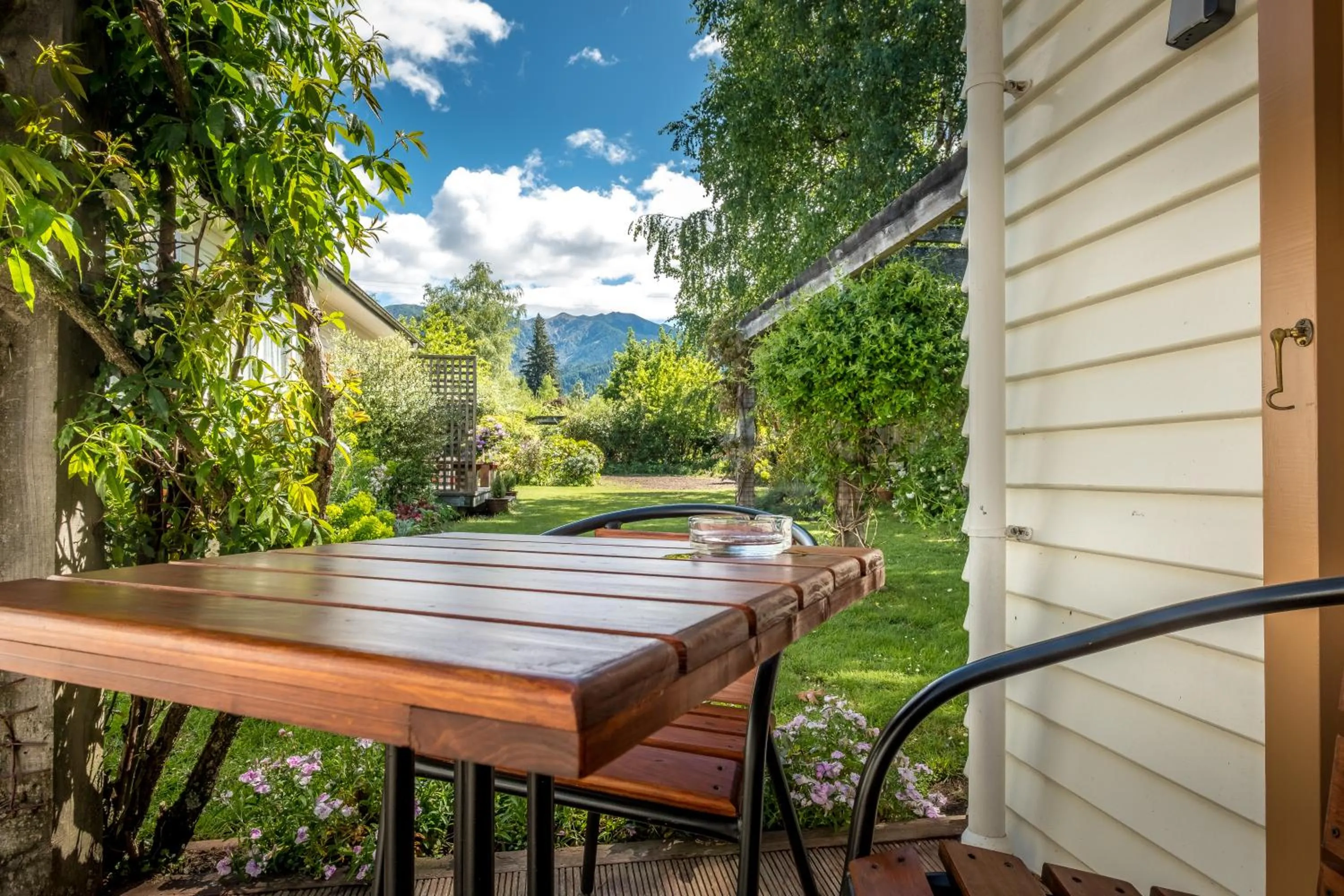 Patio in Harrogate Gardens Motel