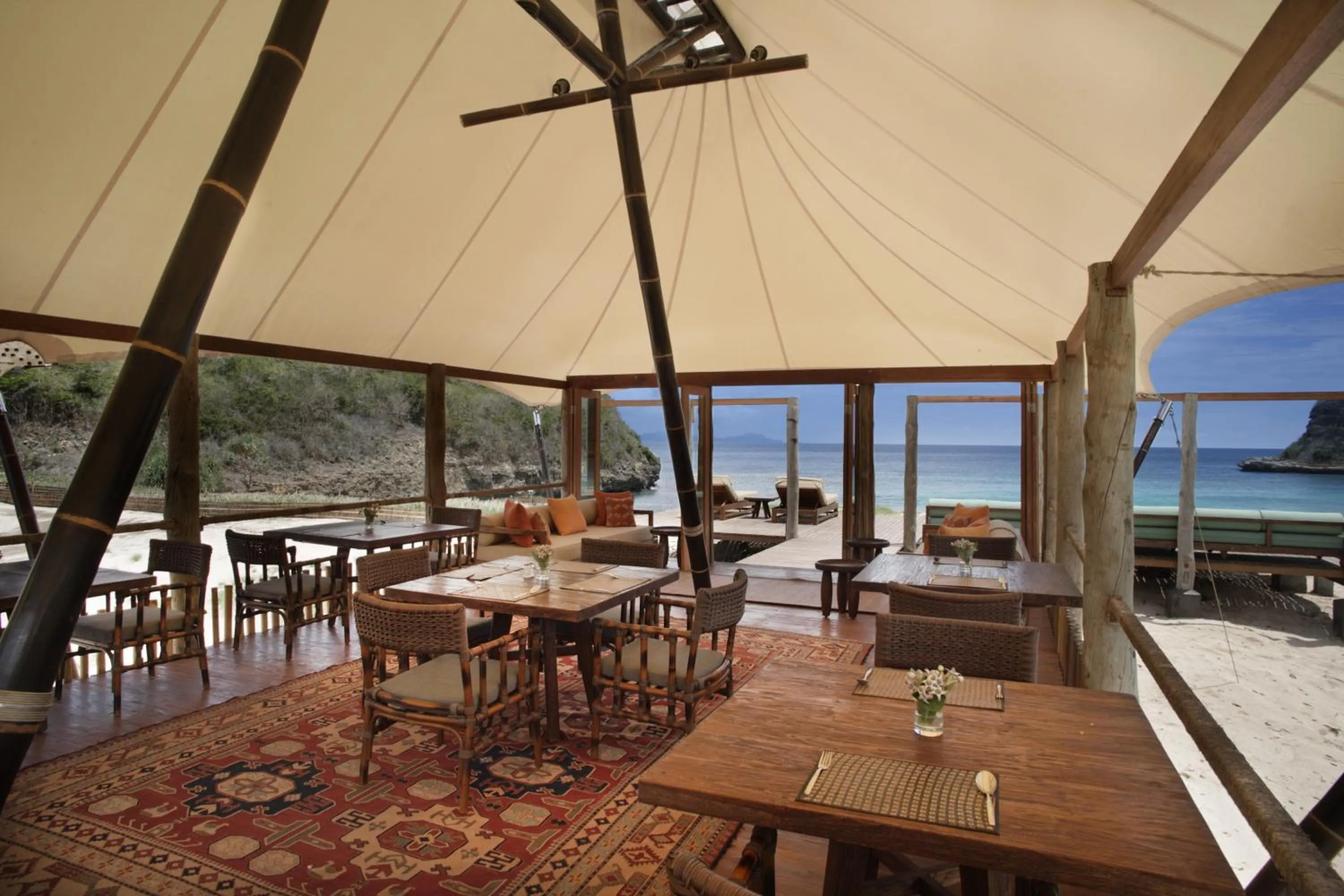 Restaurant/places to eat in Jeeva Beloam Beach Camp