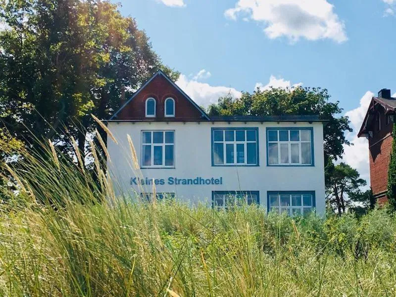 Property building in Kleines Strandhotel
