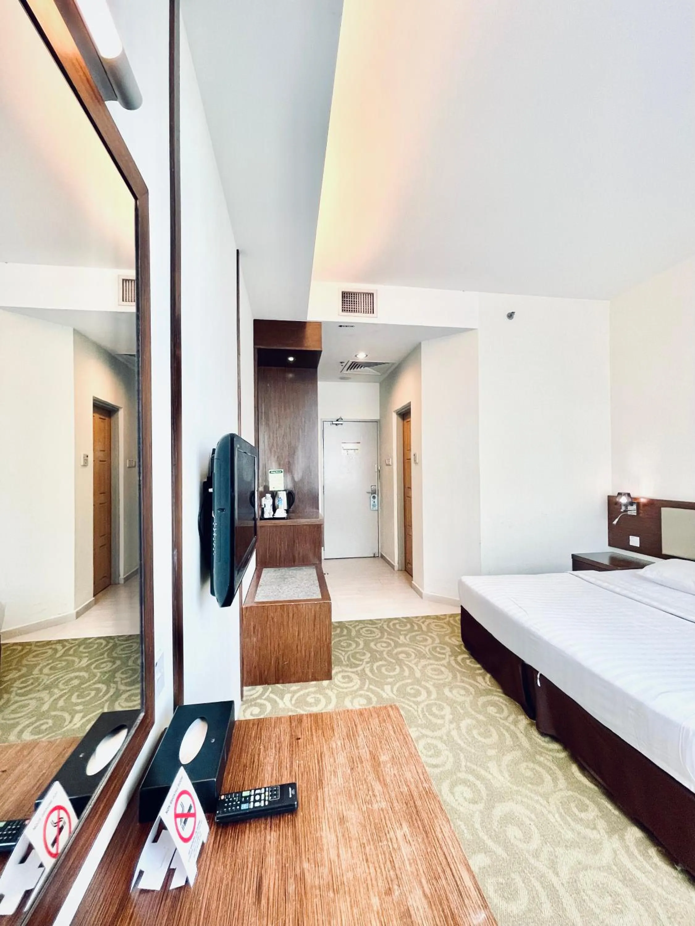 TV and multimedia, Bed in Seemsoon Hotel