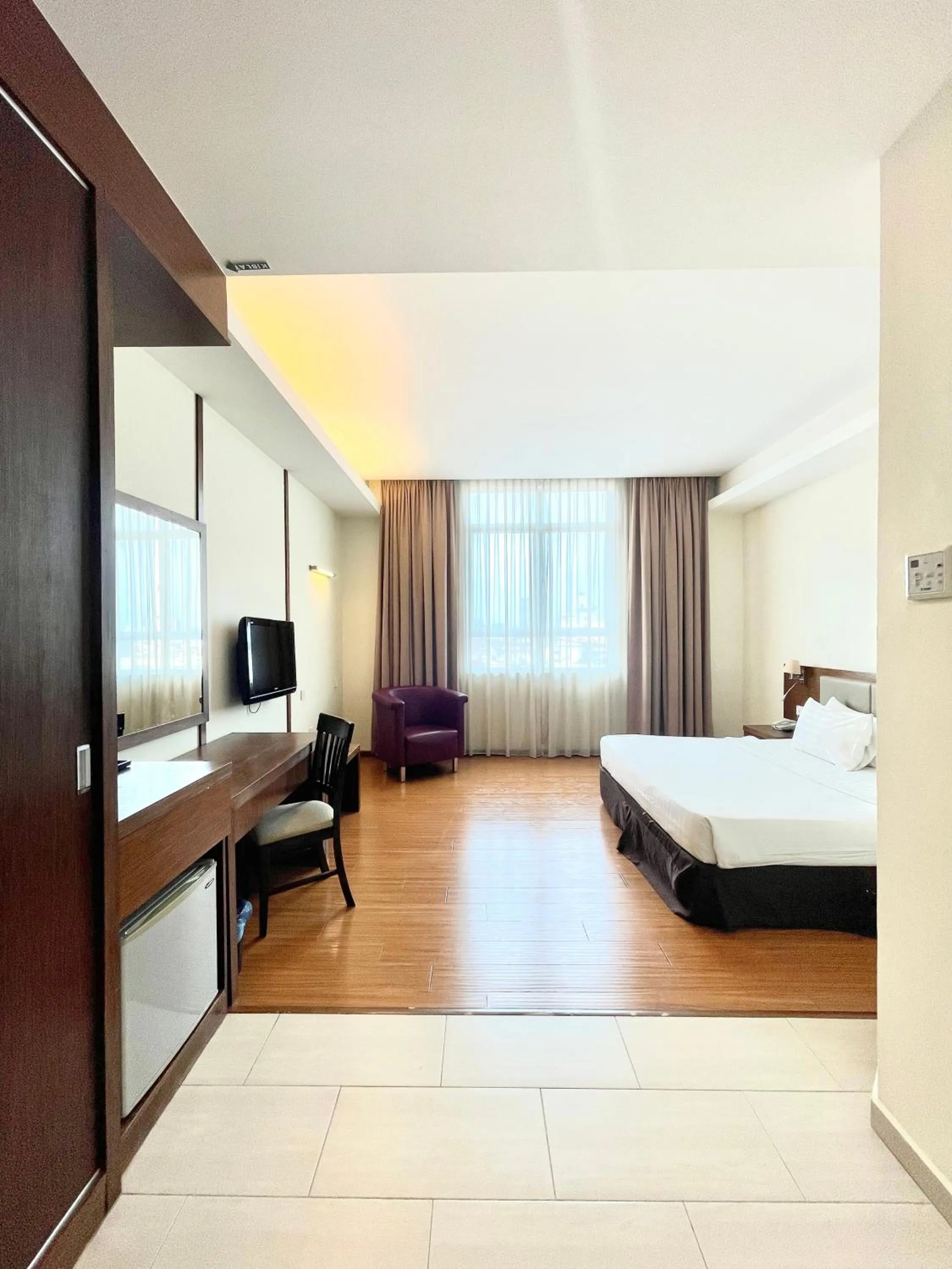 Photo of the whole room, Bed in Seemsoon Hotel