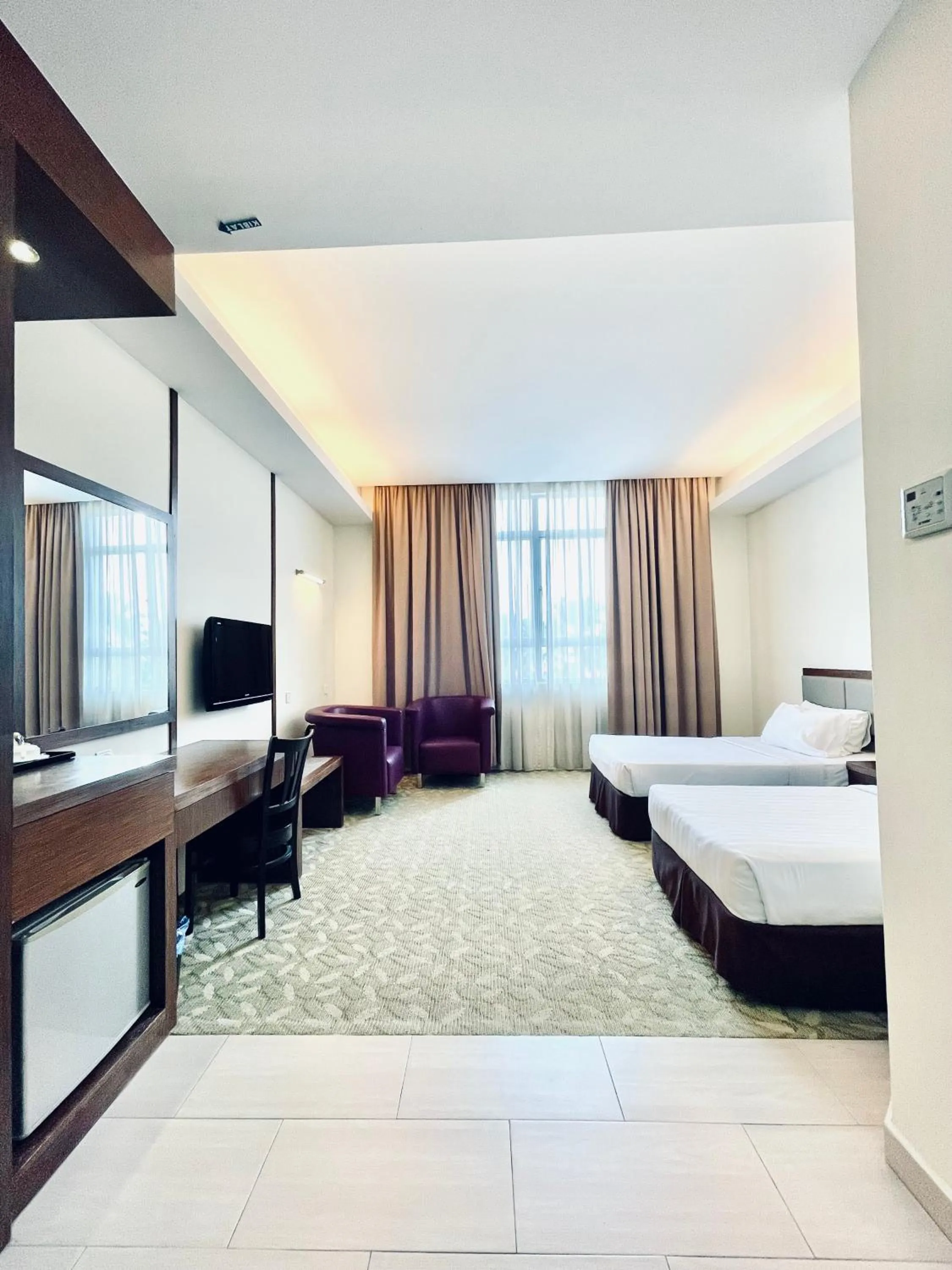 Photo of the whole room, Bed in Seemsoon Hotel