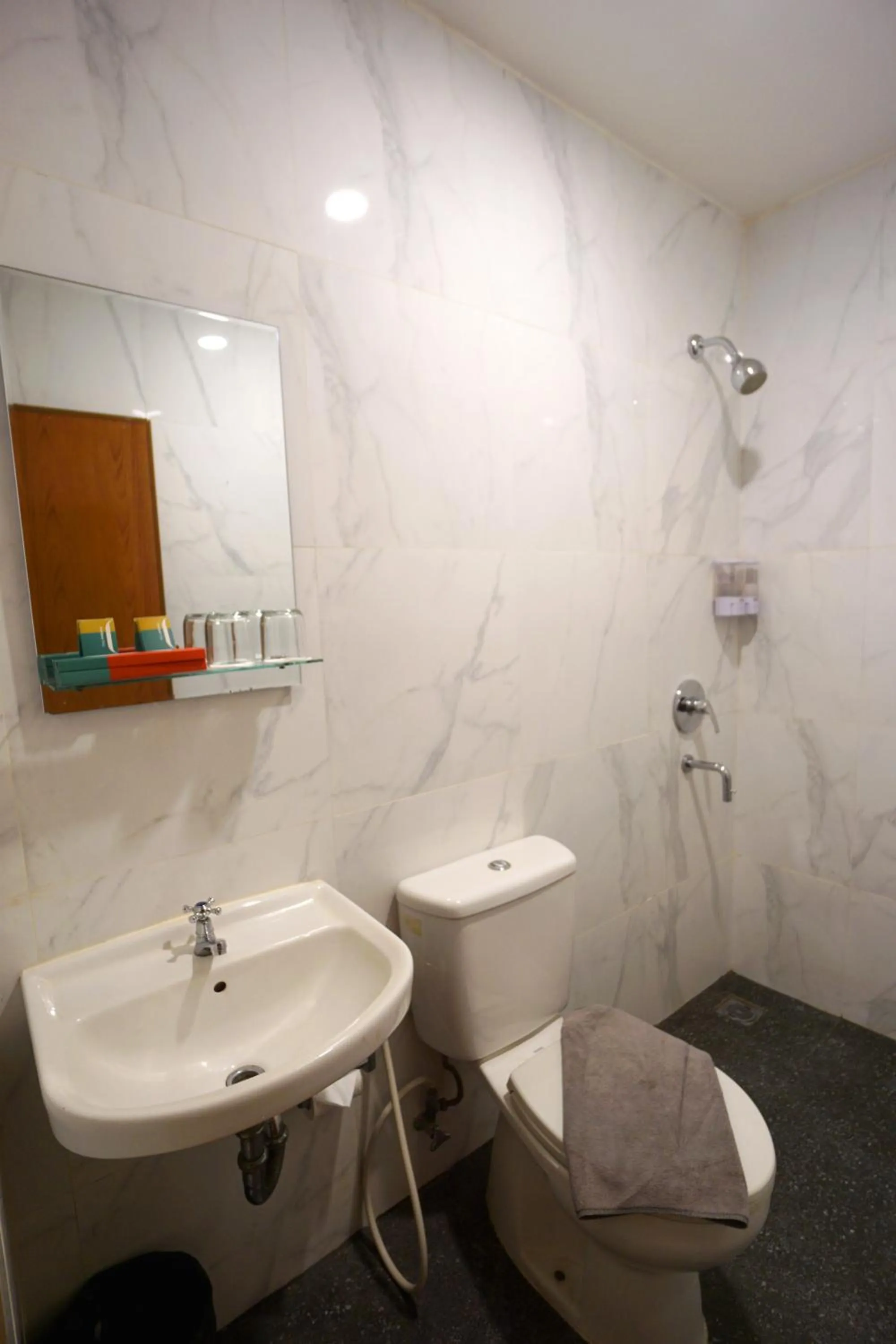 Bathroom in Hotel 88 Mangga Besar Raya 120 Jakarta By WH