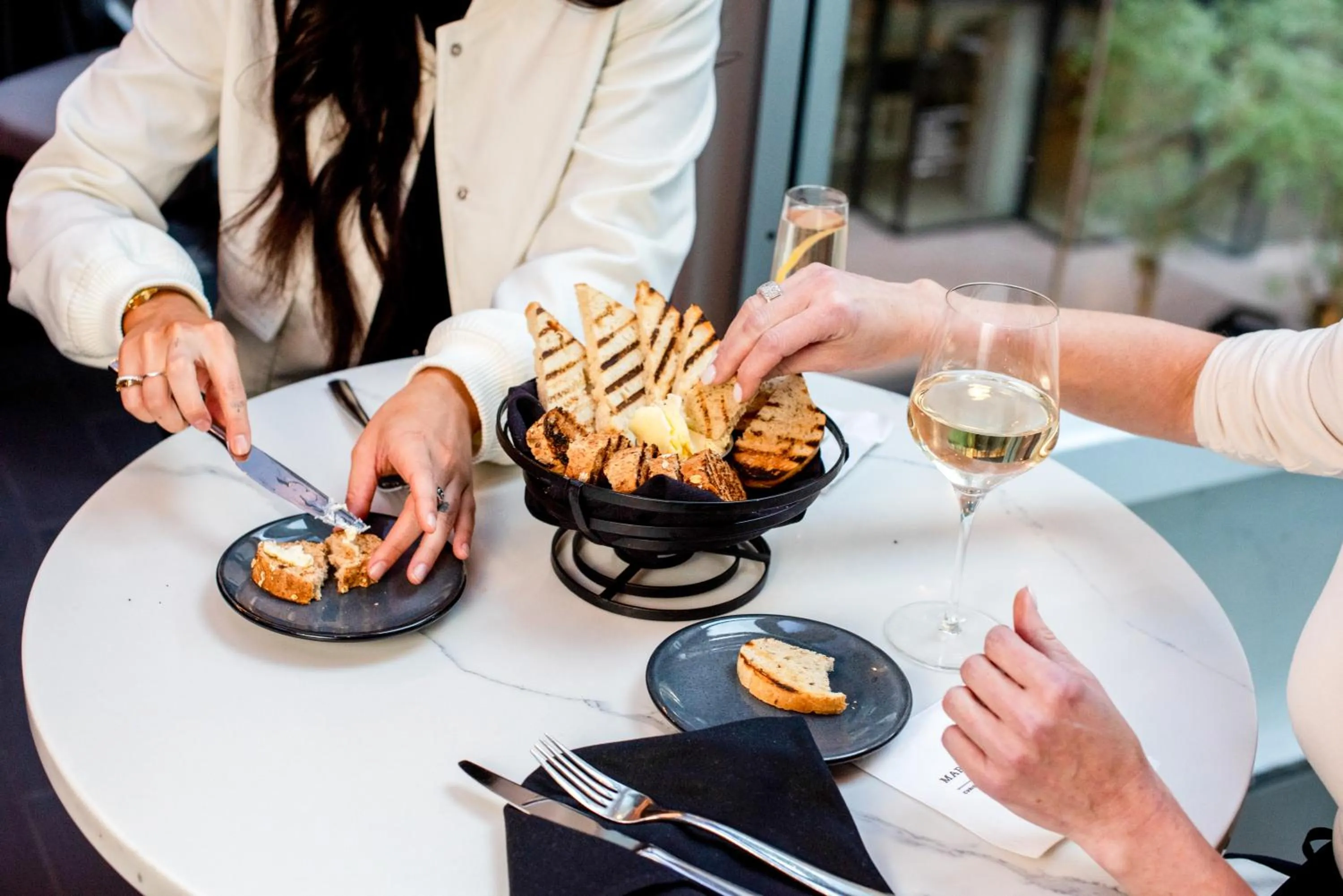 Restaurant/places to eat in The Marquette Hotel, Curio Collection by Hilton