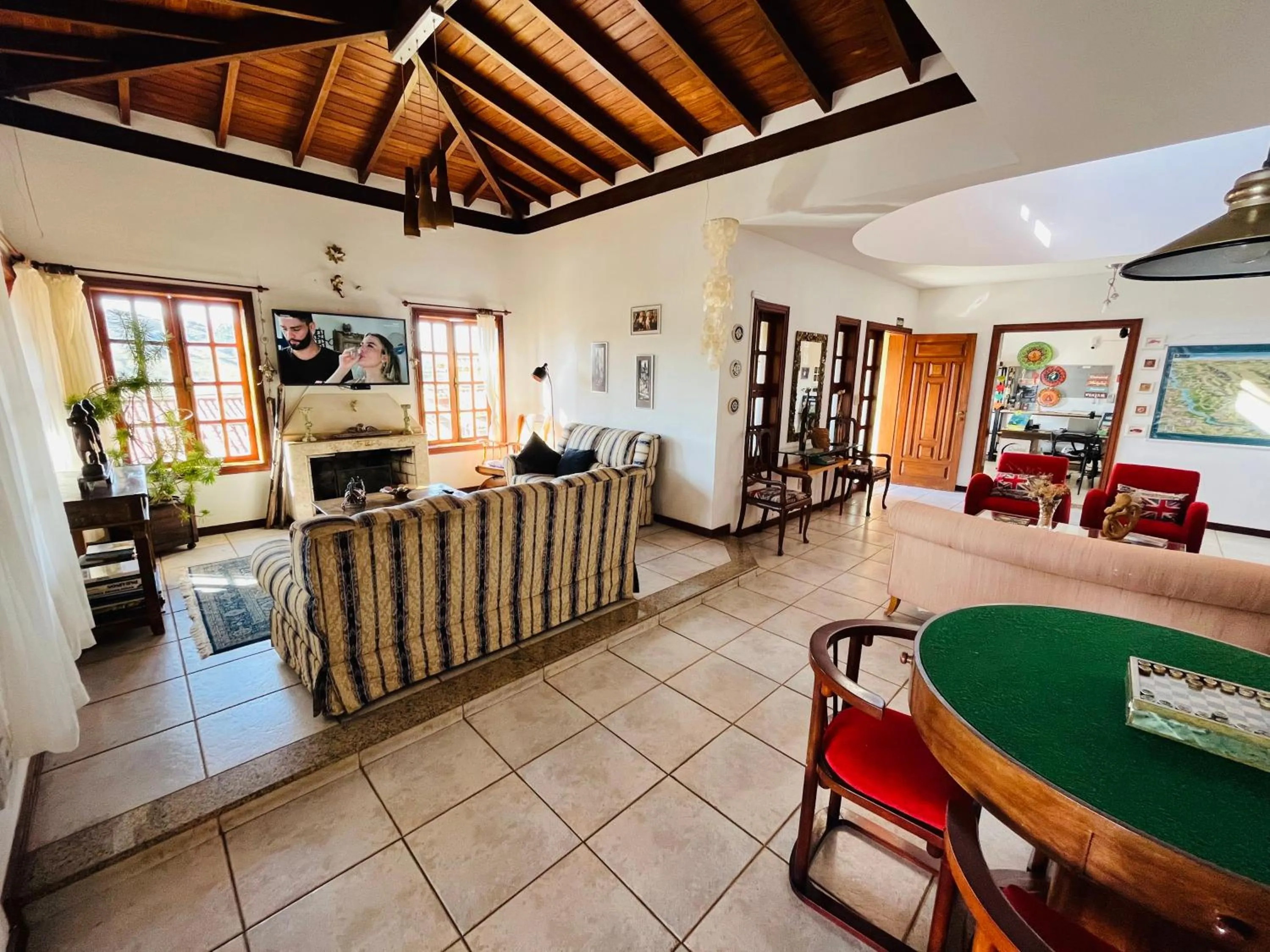 Living room in Pousada Quintal da Lua