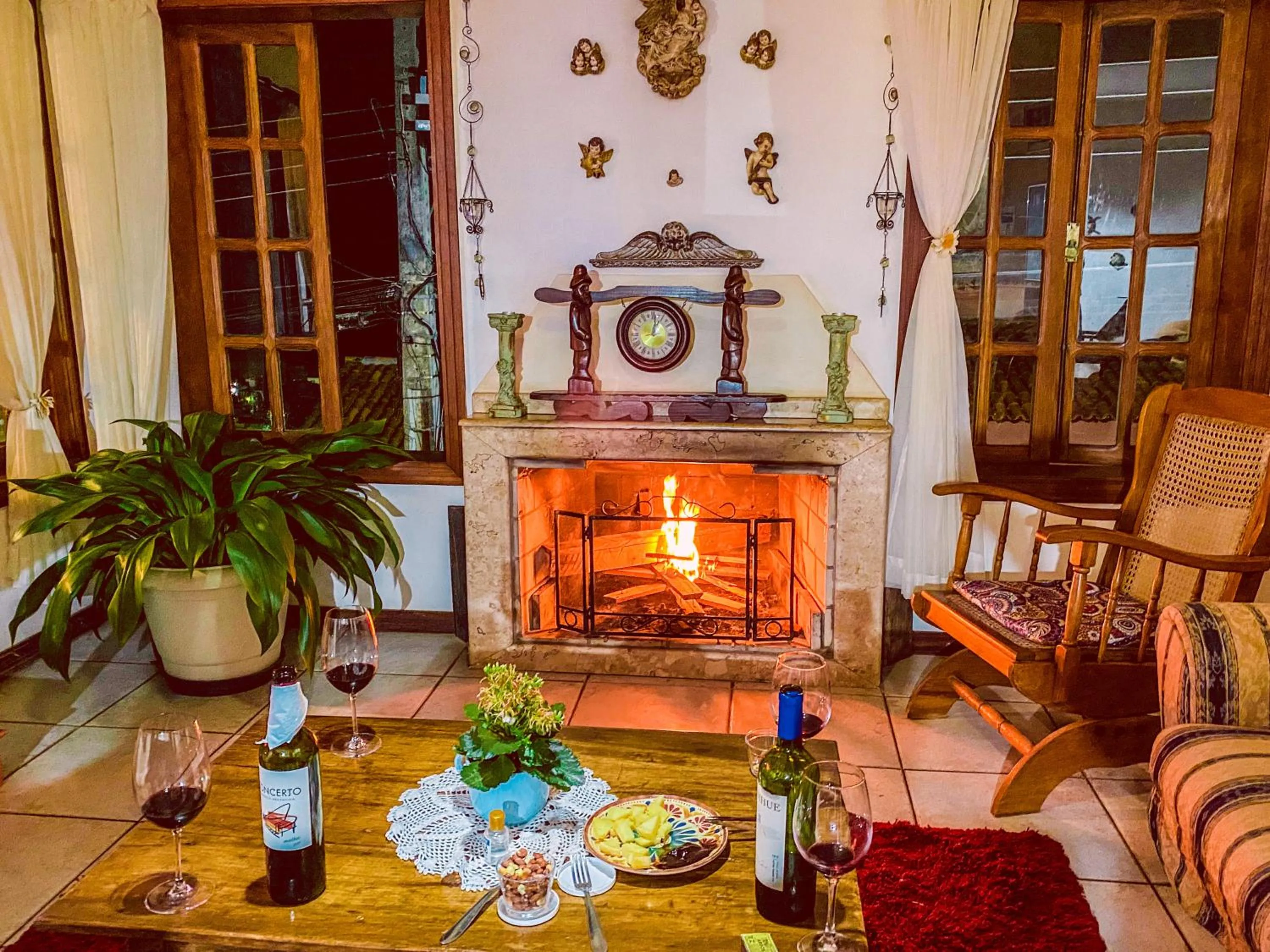 Living room in Pousada Quintal da Lua