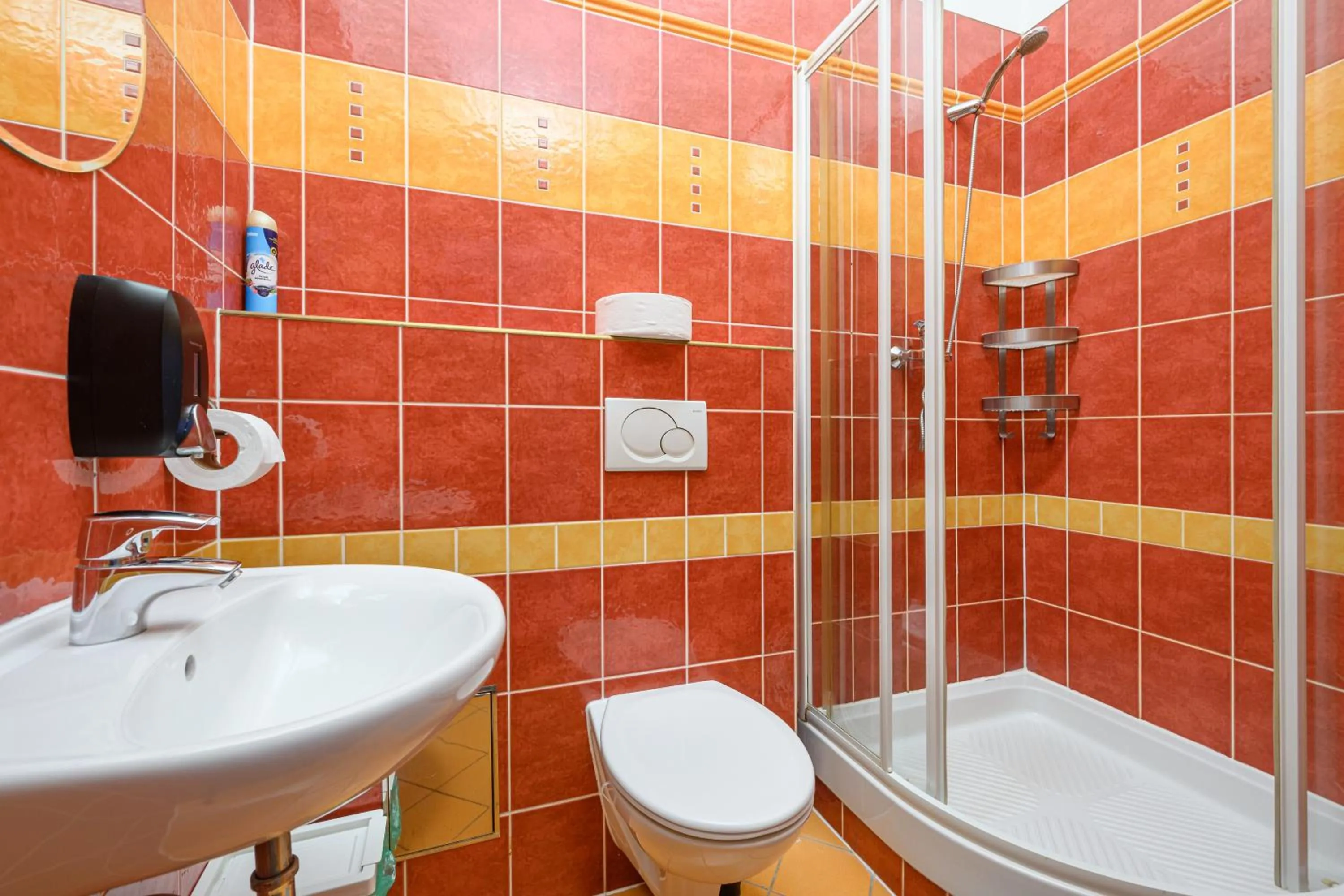 Shower in Wellness Rooms Central