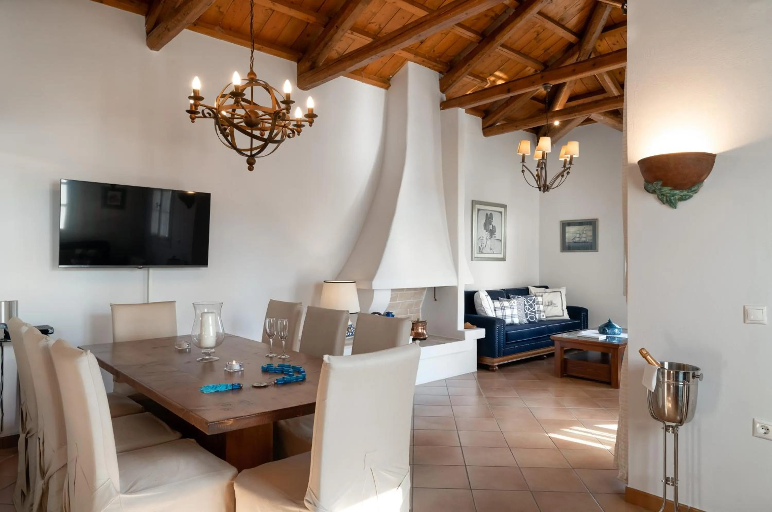 TV and multimedia in Porto Vecchio Luxury Suites