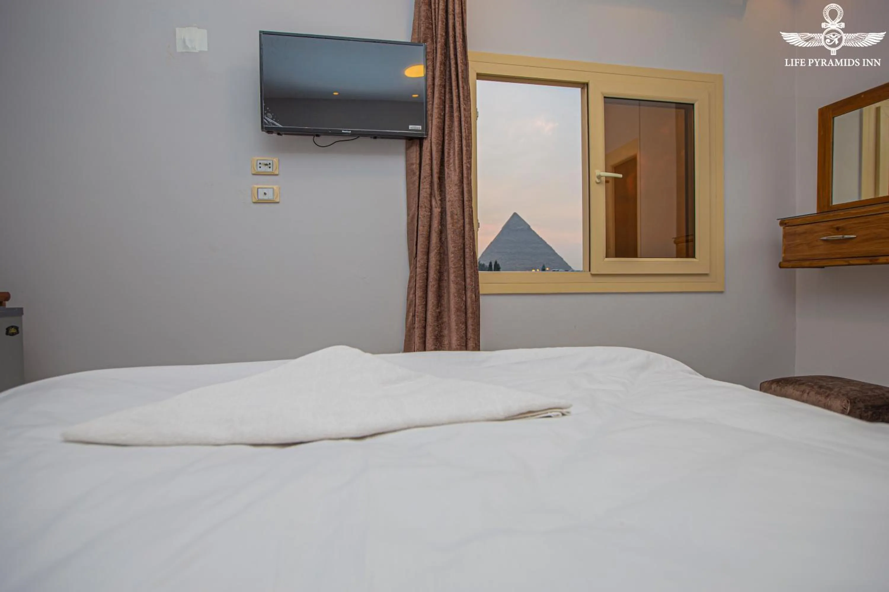 View (from property/room), Bed in Life Pyramids Inn