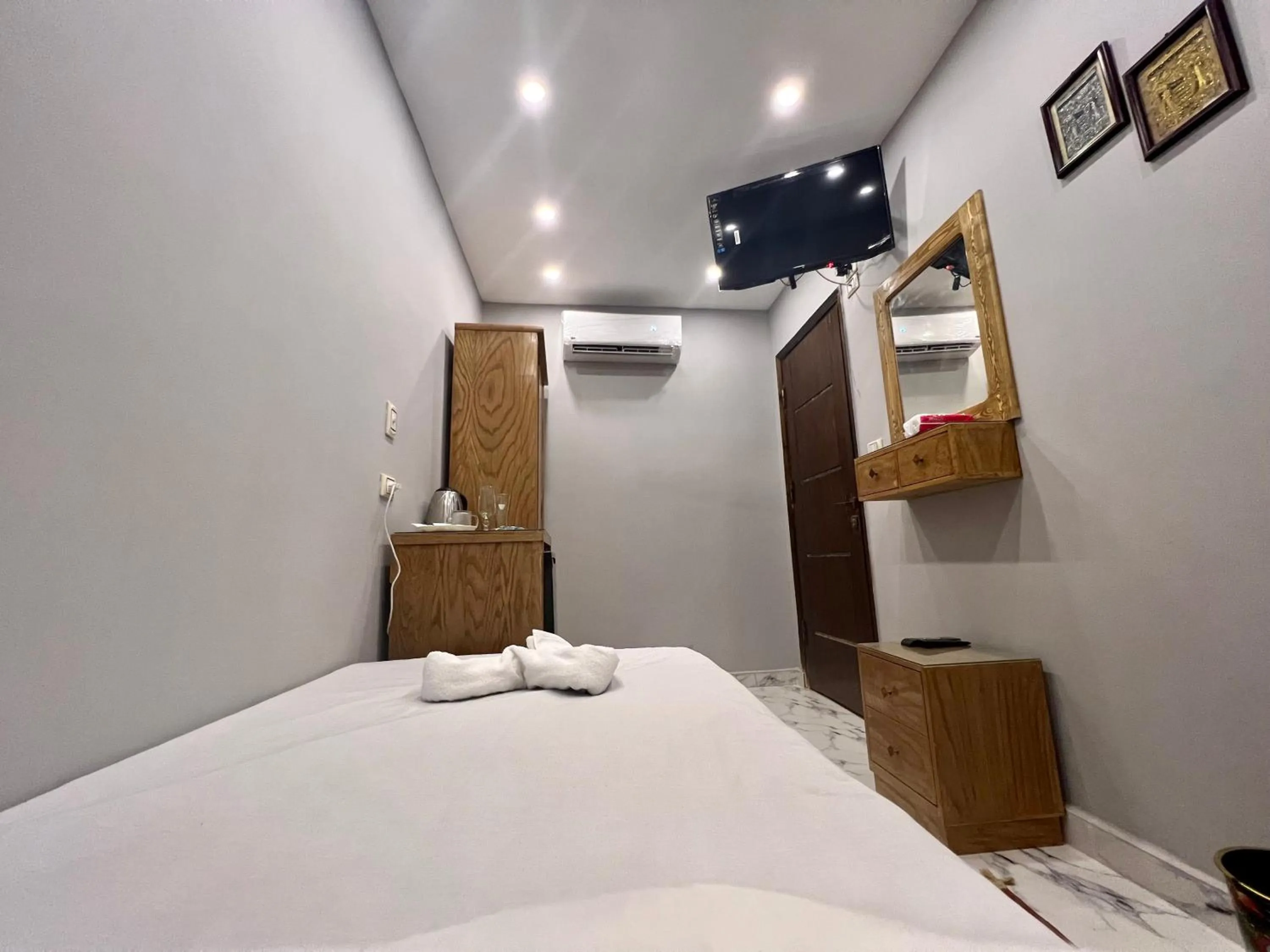 TV and multimedia, Bed in Life Pyramids Inn