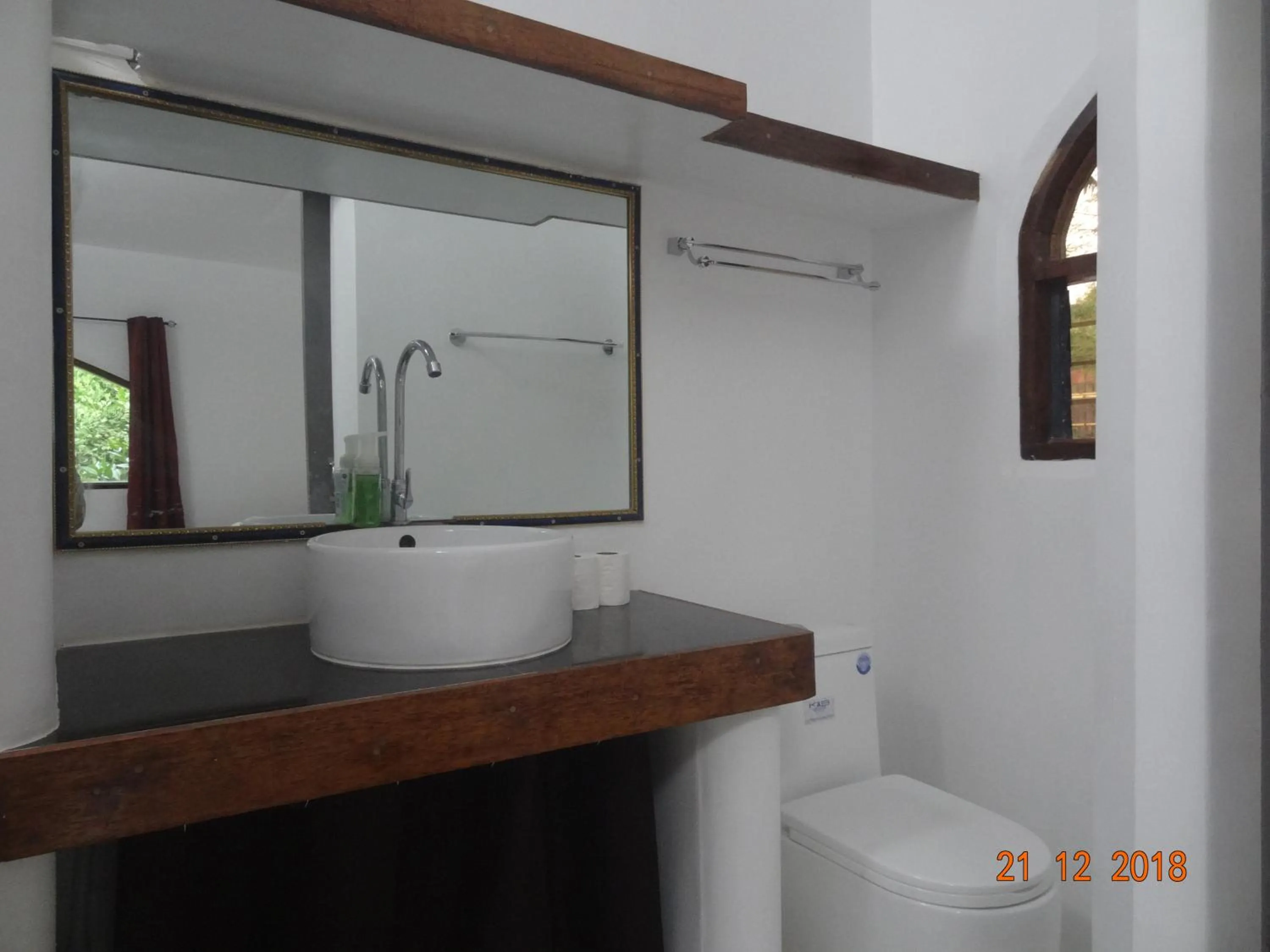 Toilet in Franswa Inn