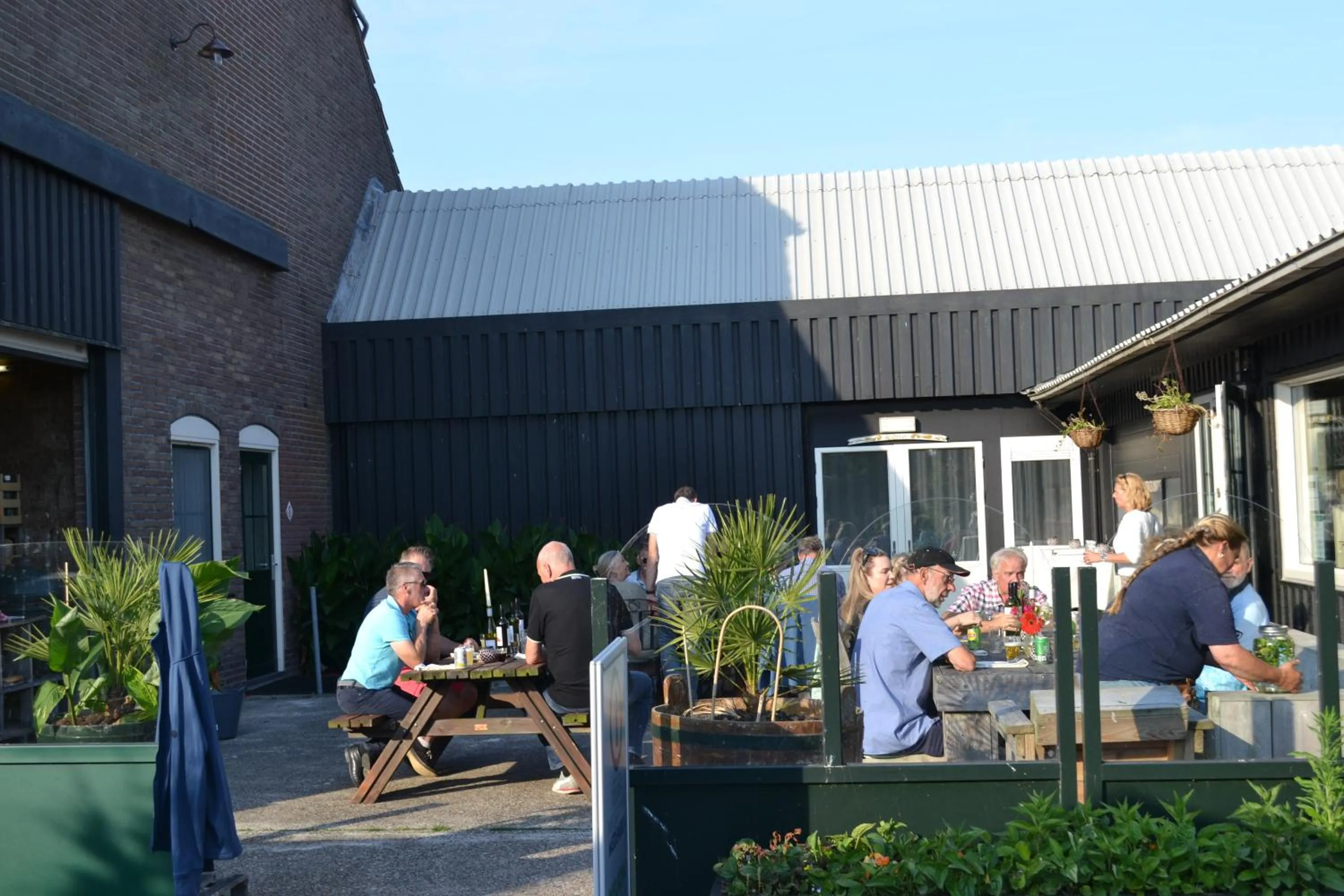 Restaurant/places to eat in lodge 61 hotel aan het water