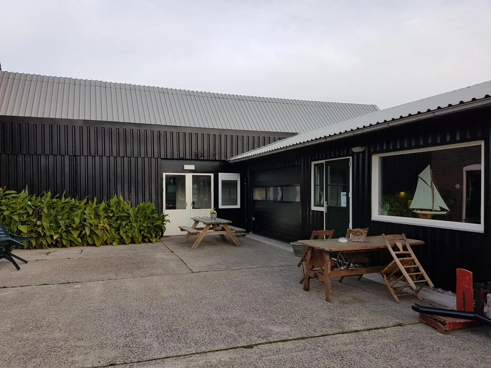 Restaurant/places to eat in lodge 61 hotel aan het water