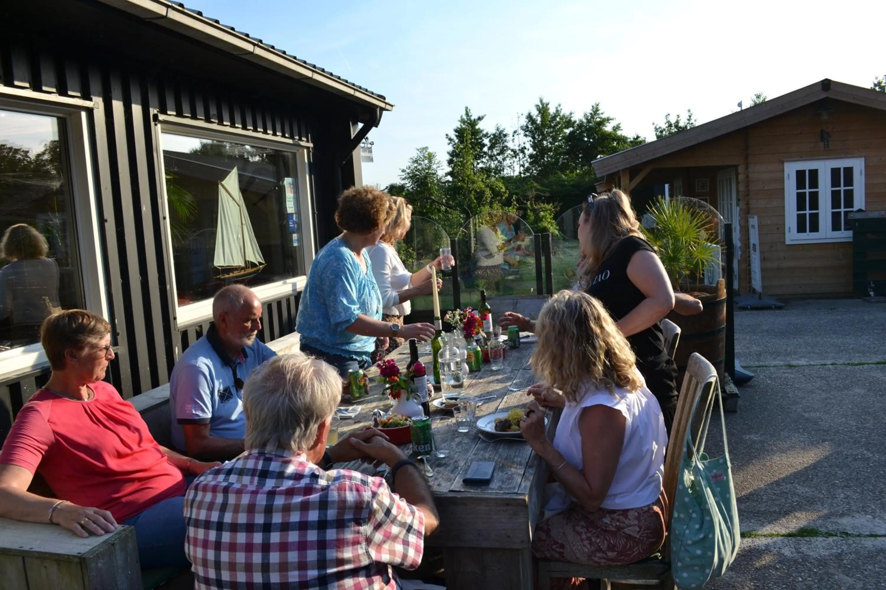 Restaurant/places to eat in lodge 61 hotel aan het water