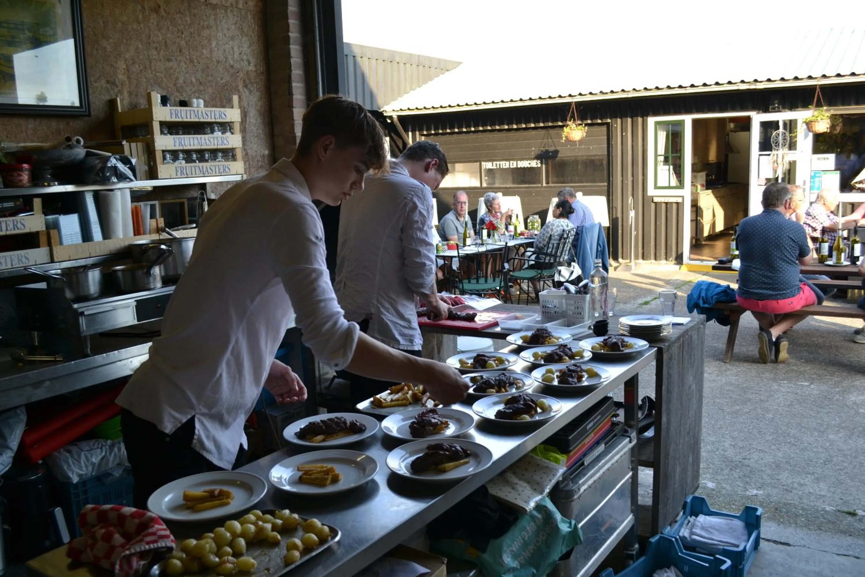 Restaurant/places to eat in lodge 61 hotel aan het water