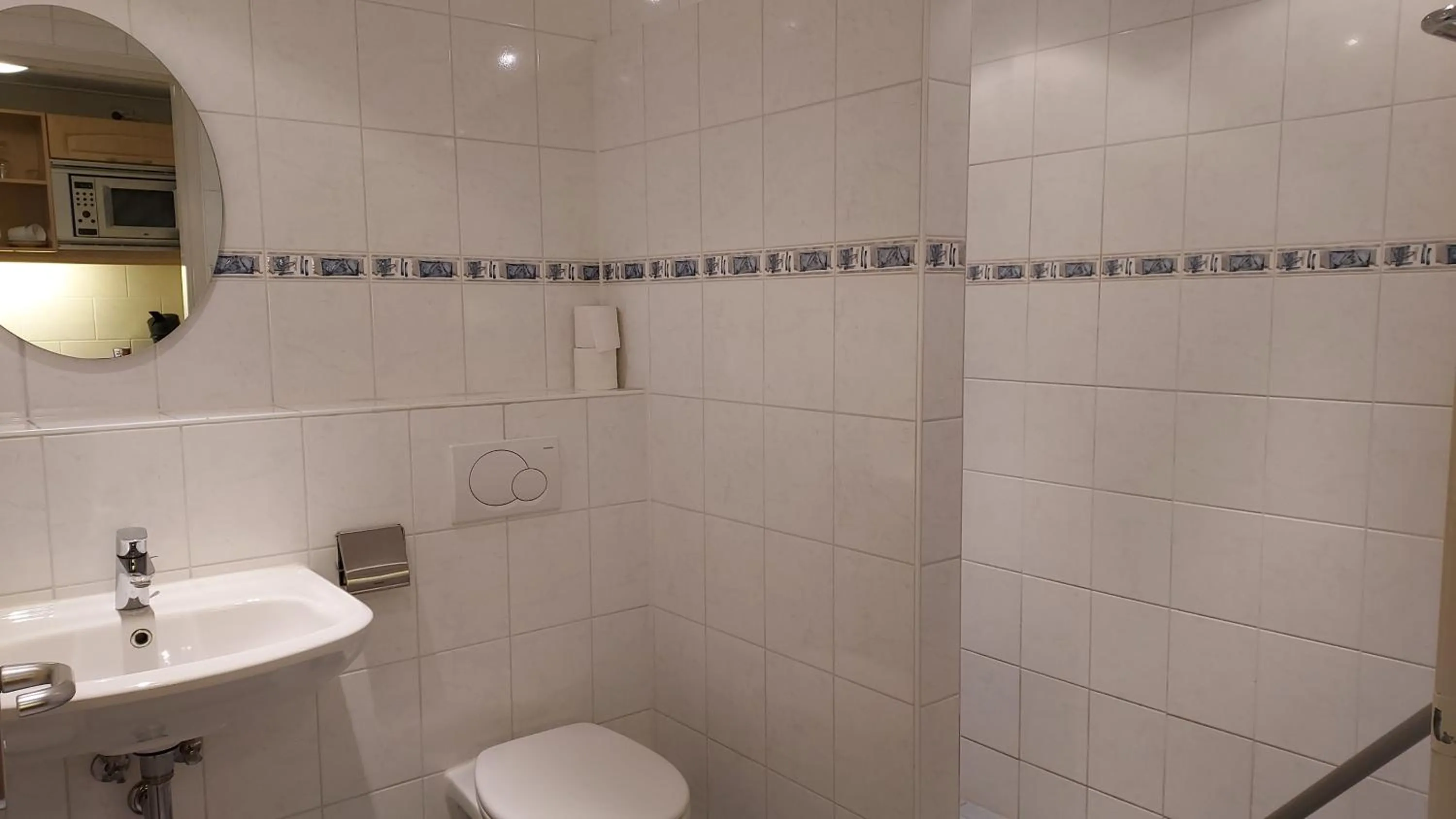 Bathroom in lodge 61 hotel aan het water