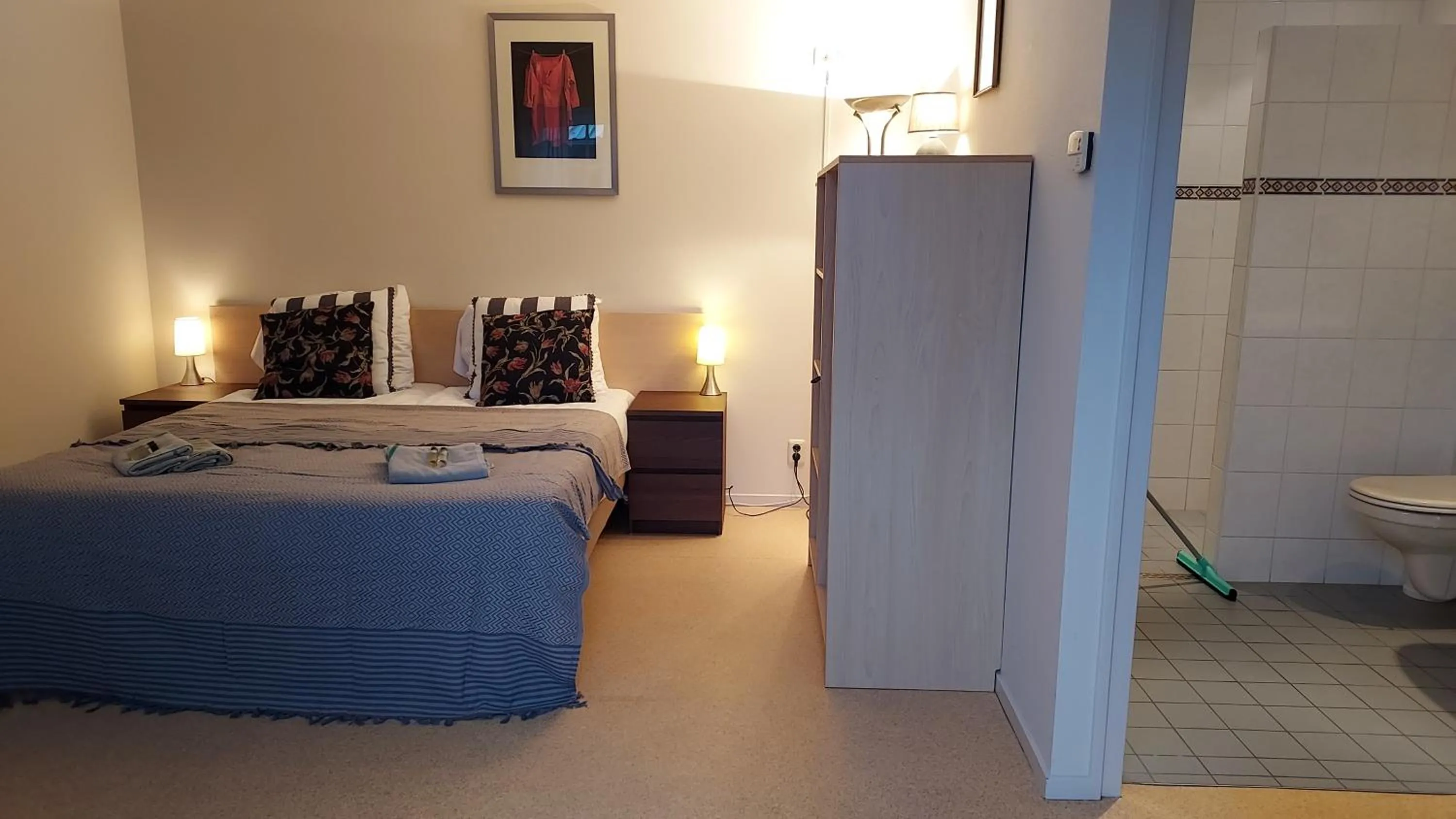 Property building, Bed in lodge 61 hotel aan het water