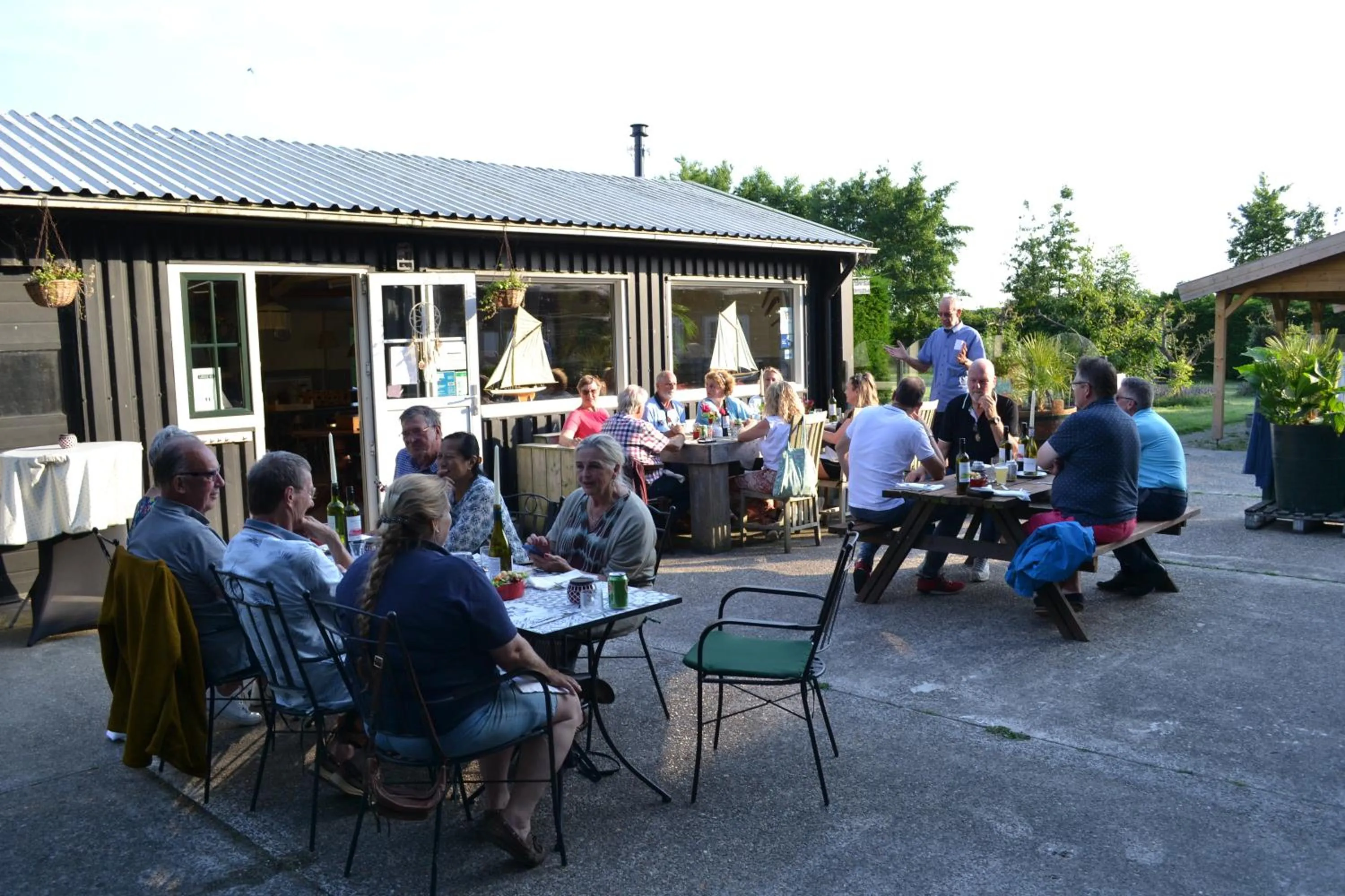 Restaurant/places to eat in lodge 61 hotel aan het water