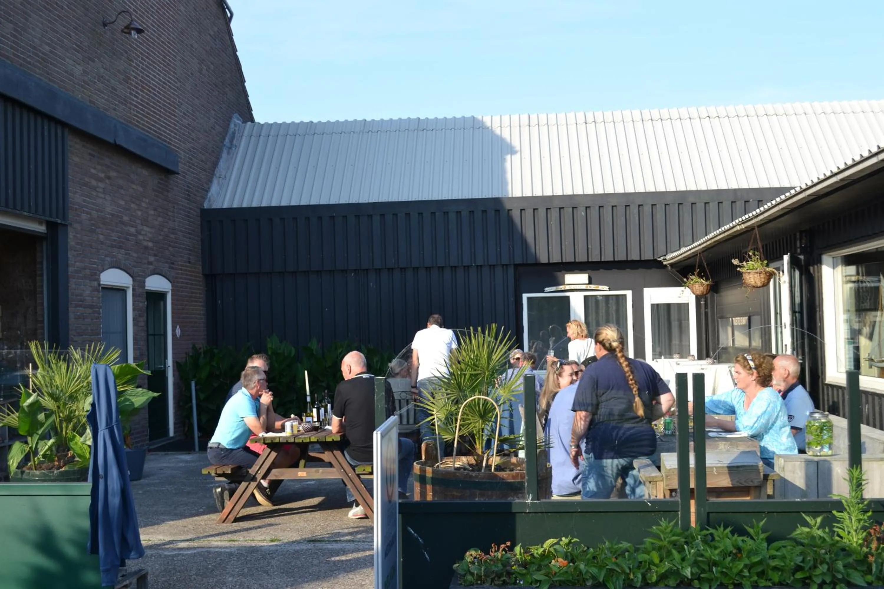 Restaurant/places to eat in lodge 61 hotel aan het water