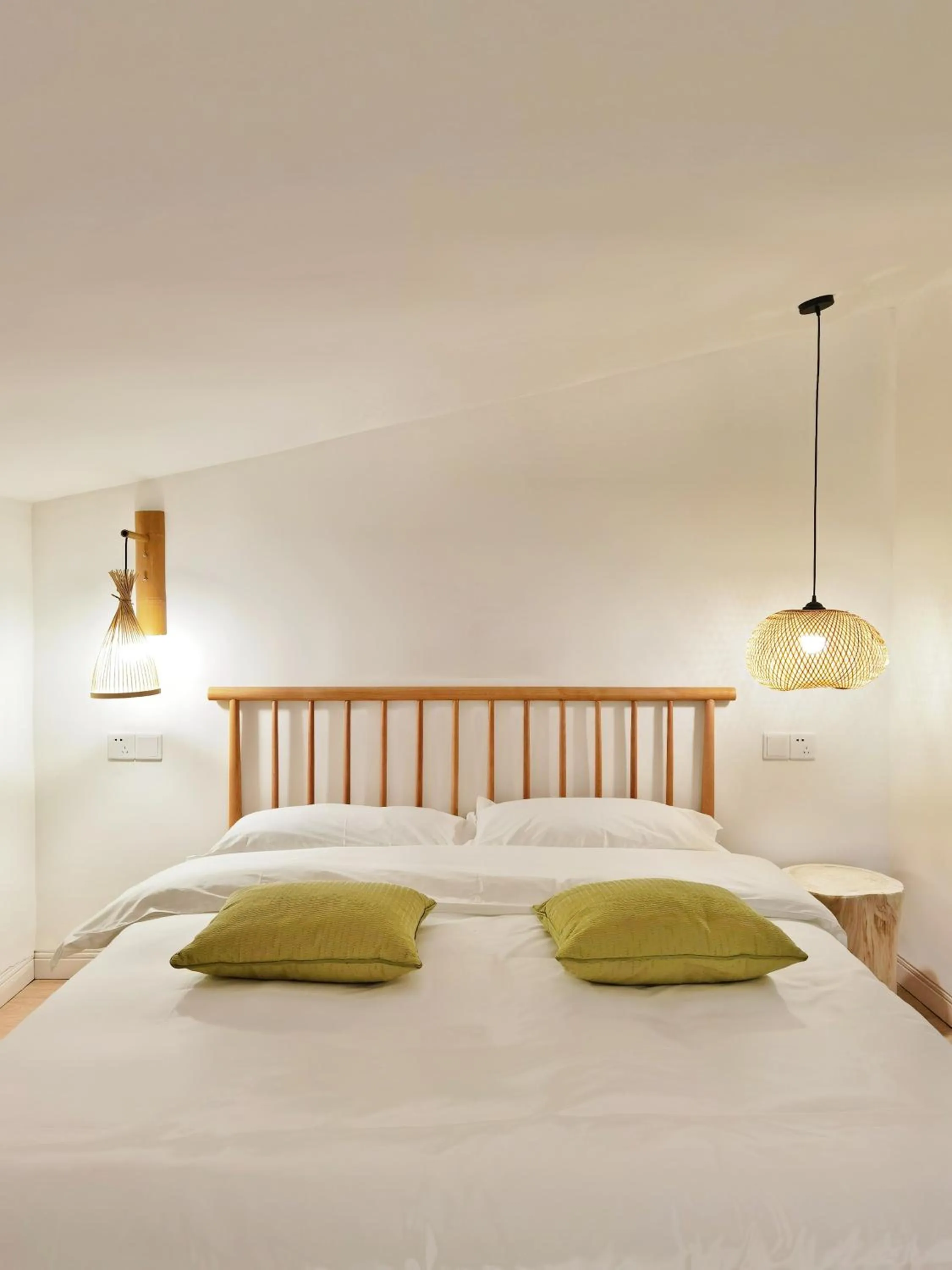 Bed in Riverside Retreat Hotel