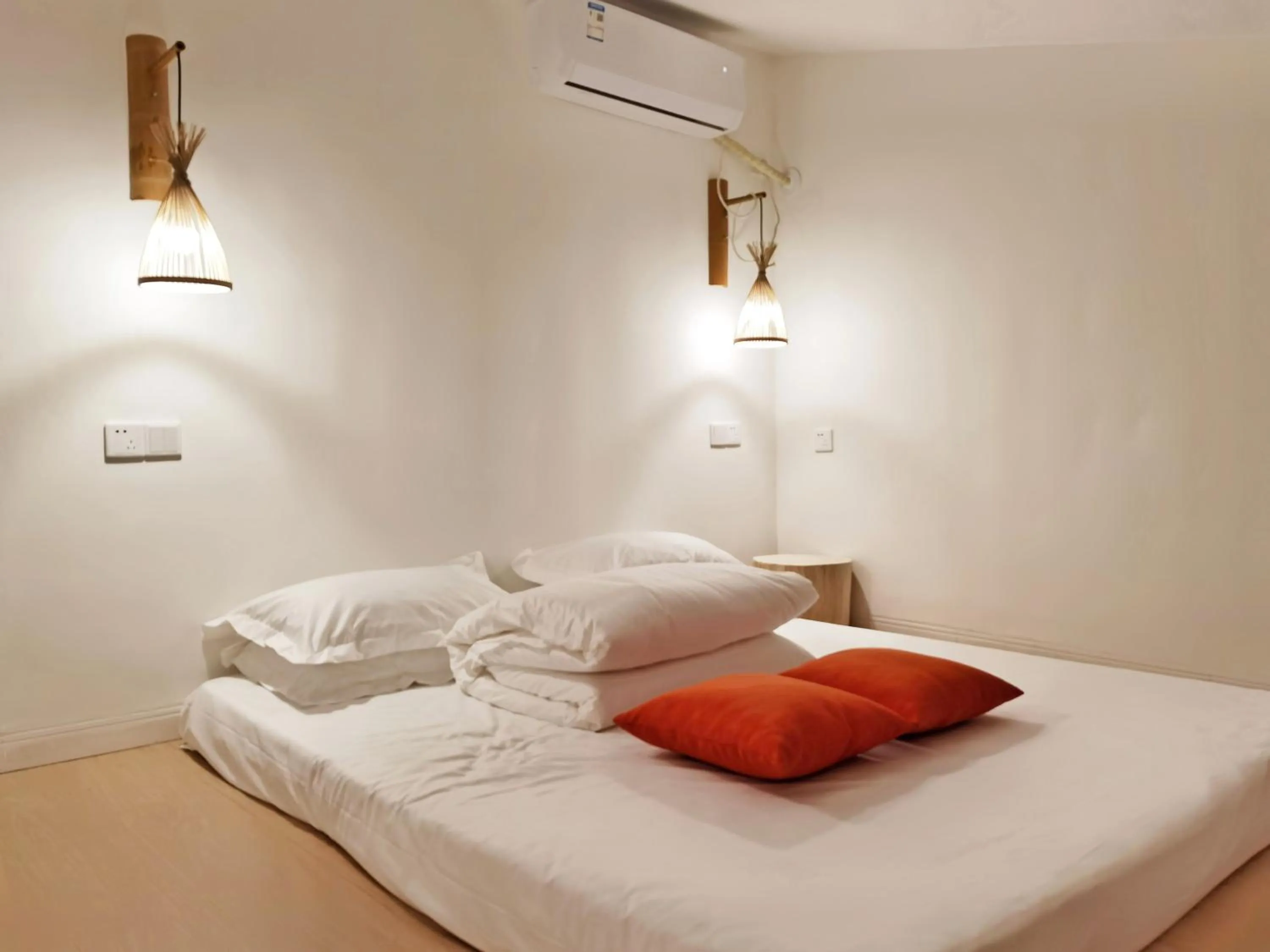 Bed in Riverside Retreat Hotel