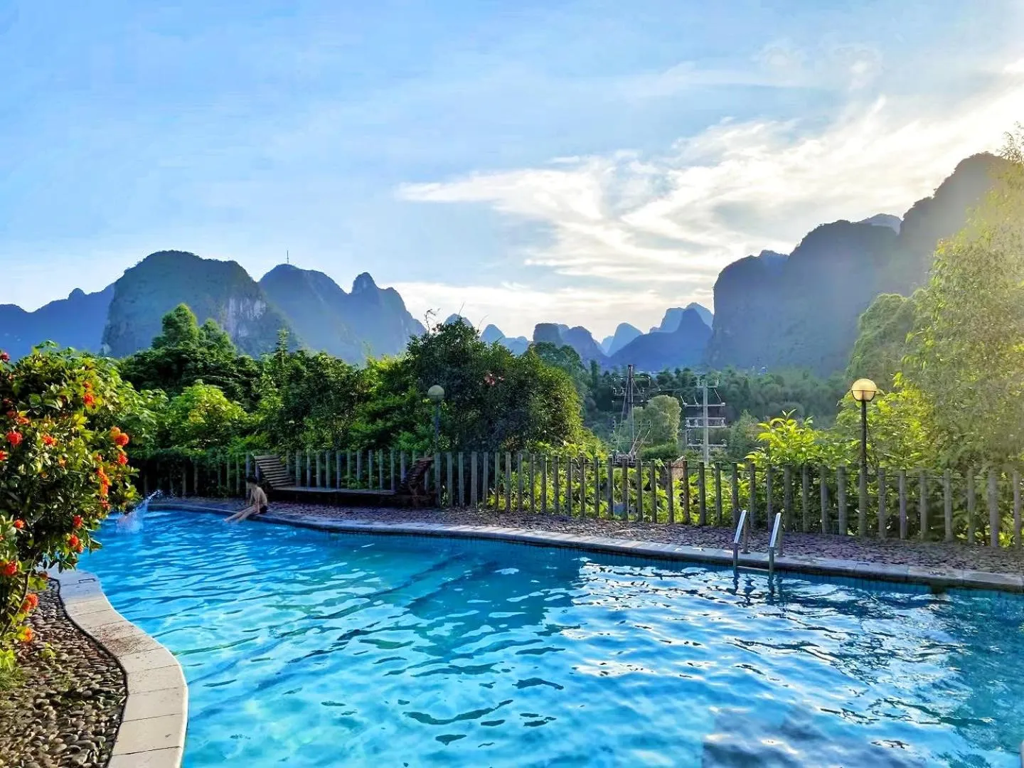 Swimming pool in Riverside Retreat Hotel