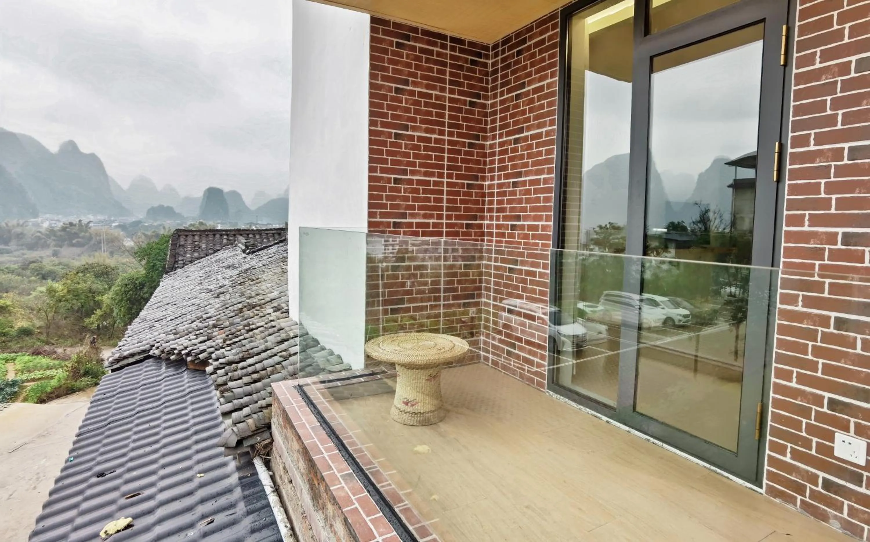 Facade/entrance in Riverside Retreat Hotel