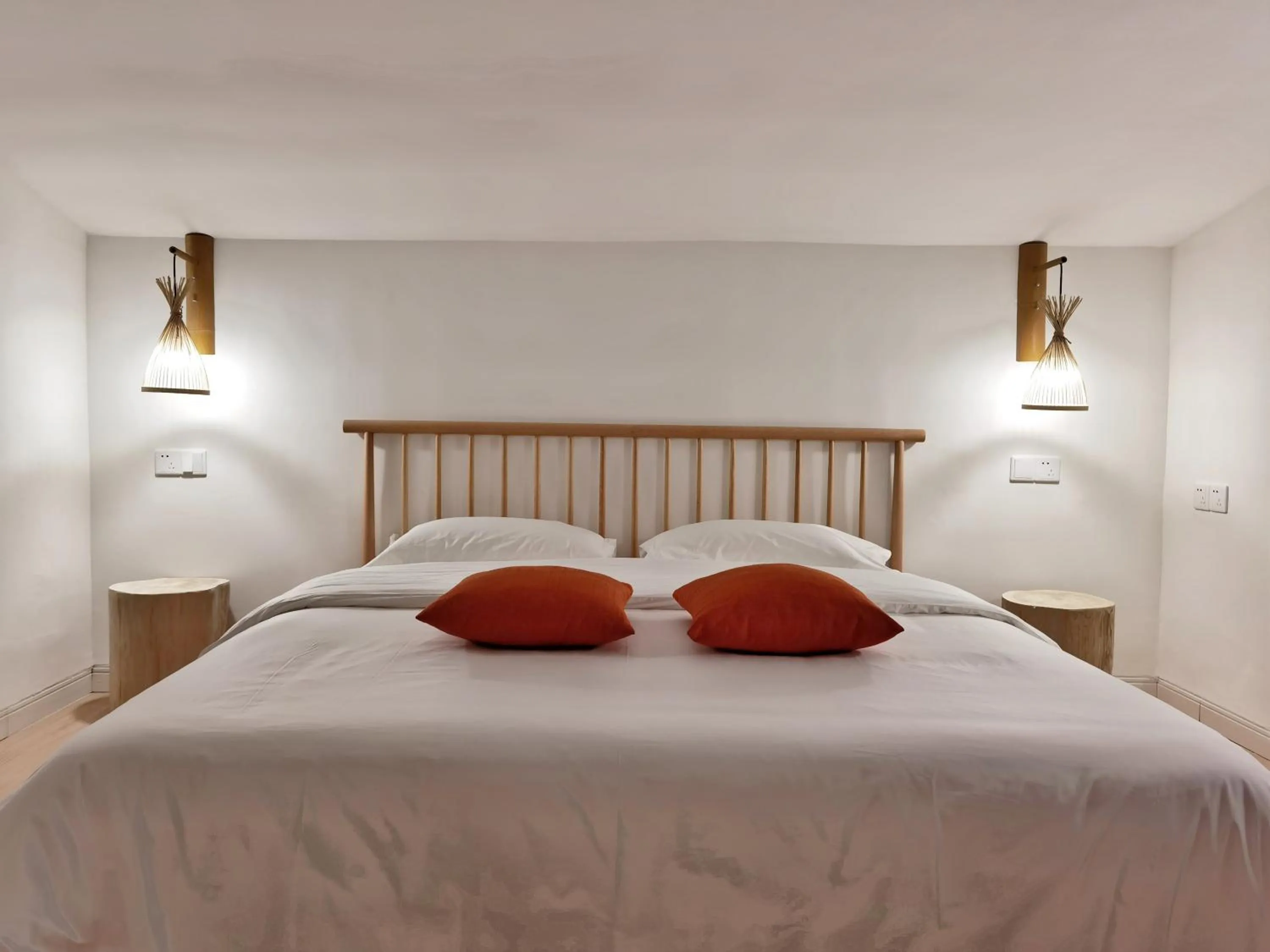 Bed in Riverside Retreat Hotel