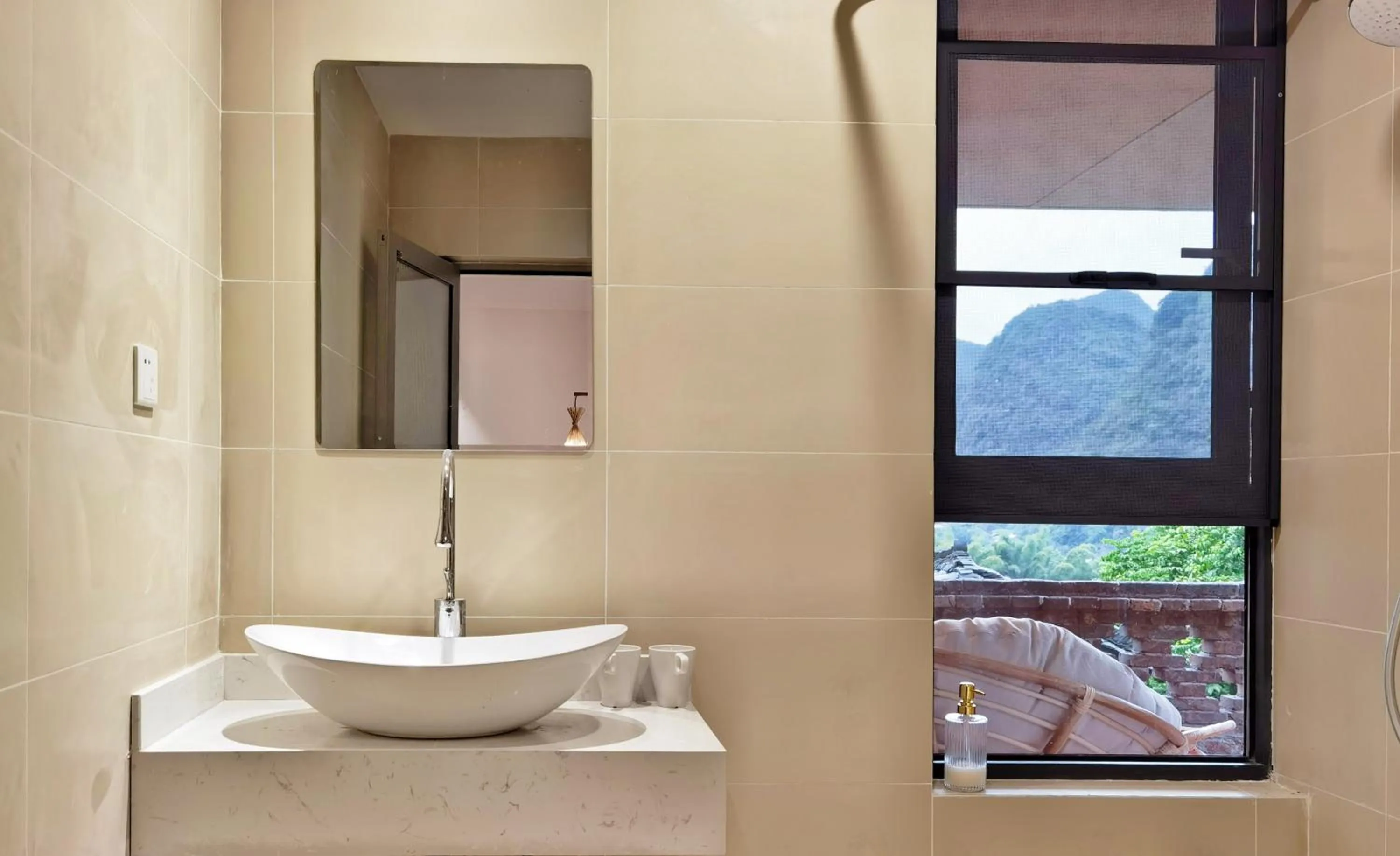 Bathroom in Riverside Retreat Hotel