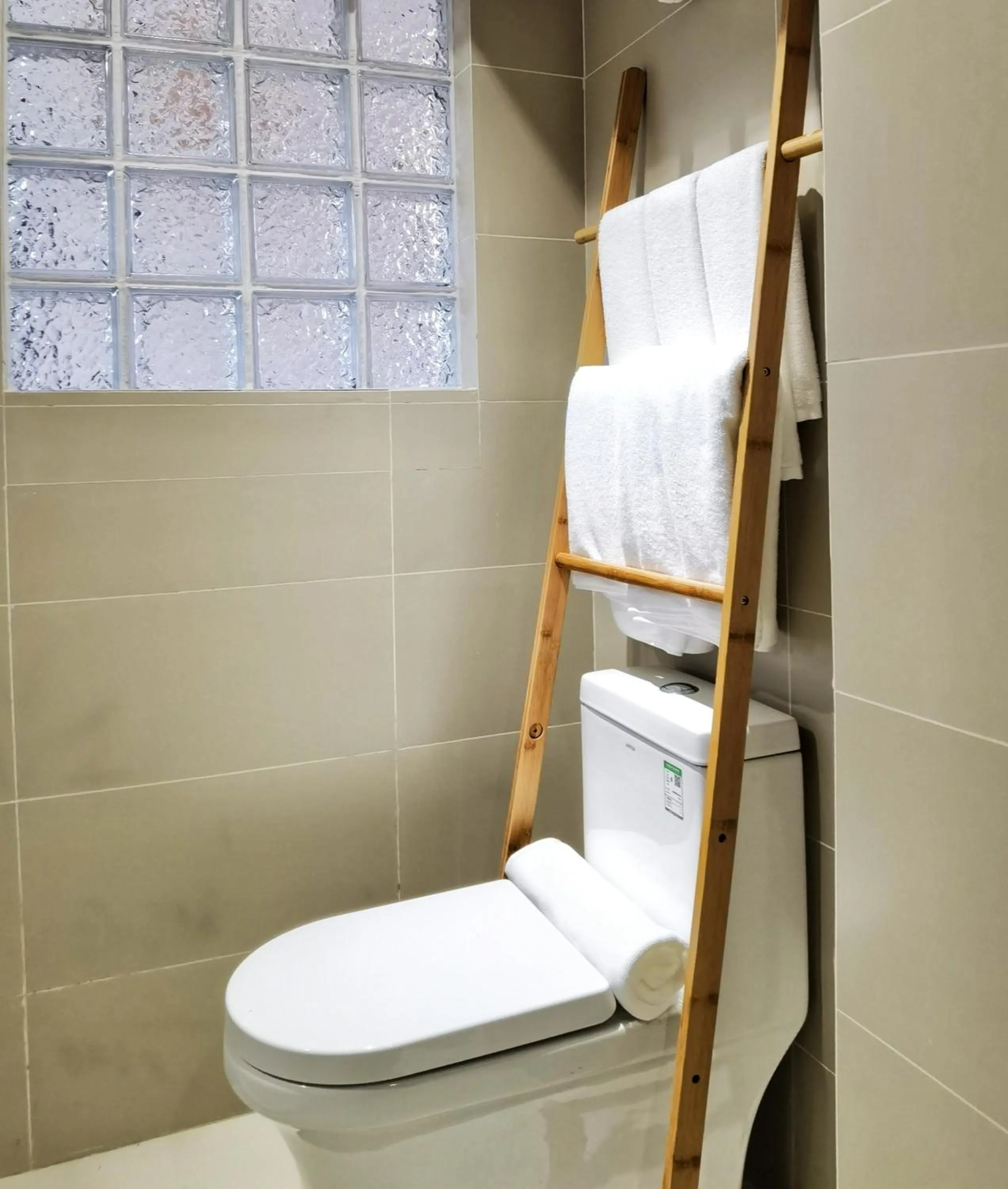 Bathroom in Riverside Retreat Hotel