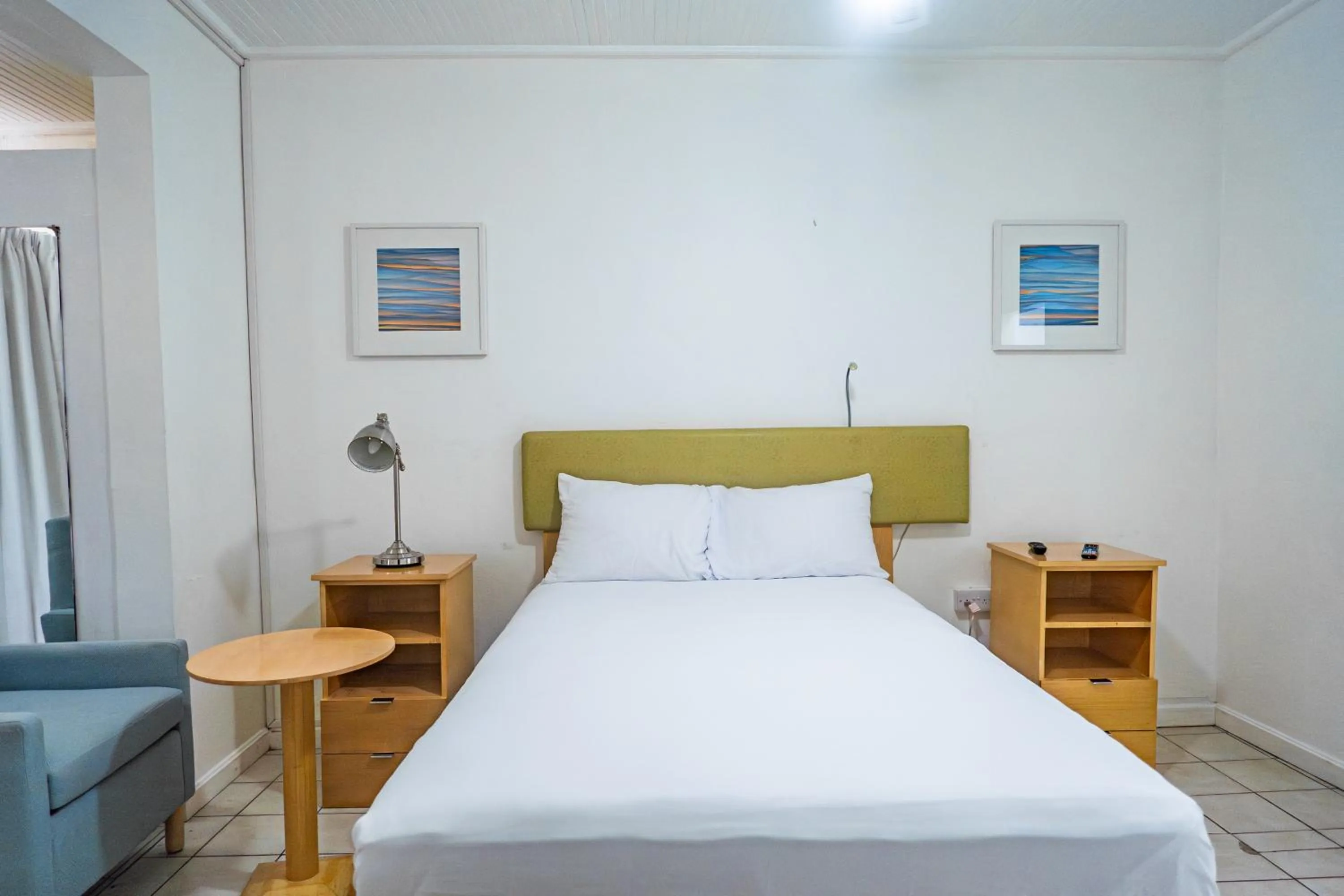 Bedroom, Bed in Ocean's Edge Lodge Restaurant & Bar