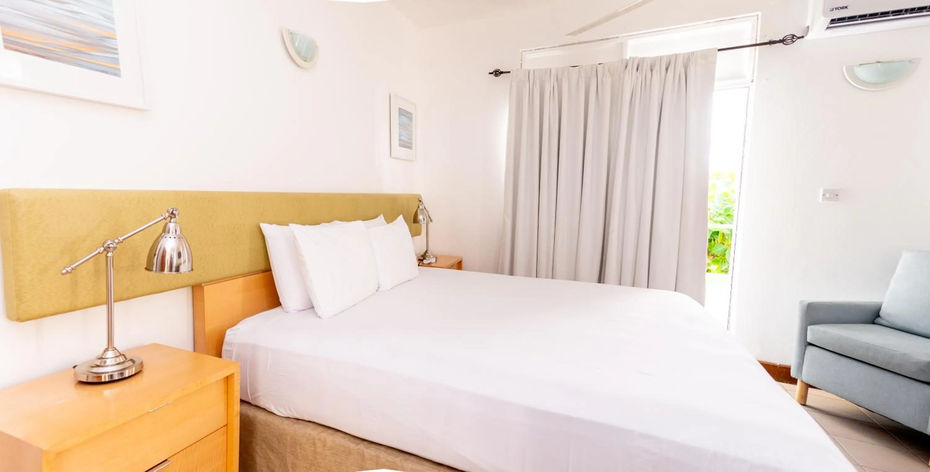 Bed in Ocean's Edge Lodge Restaurant & Bar