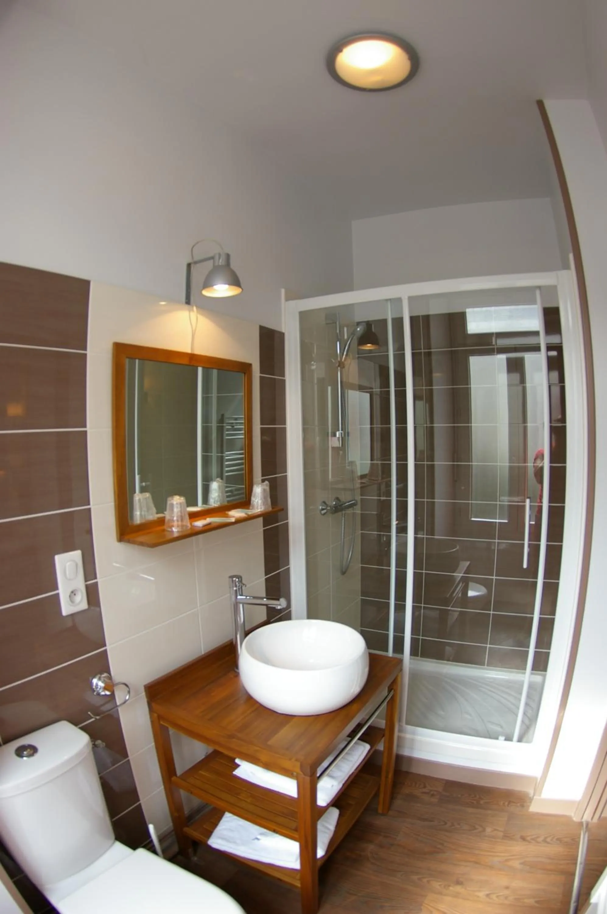 Bathroom in Logis Hôtel Le Cheval Noir