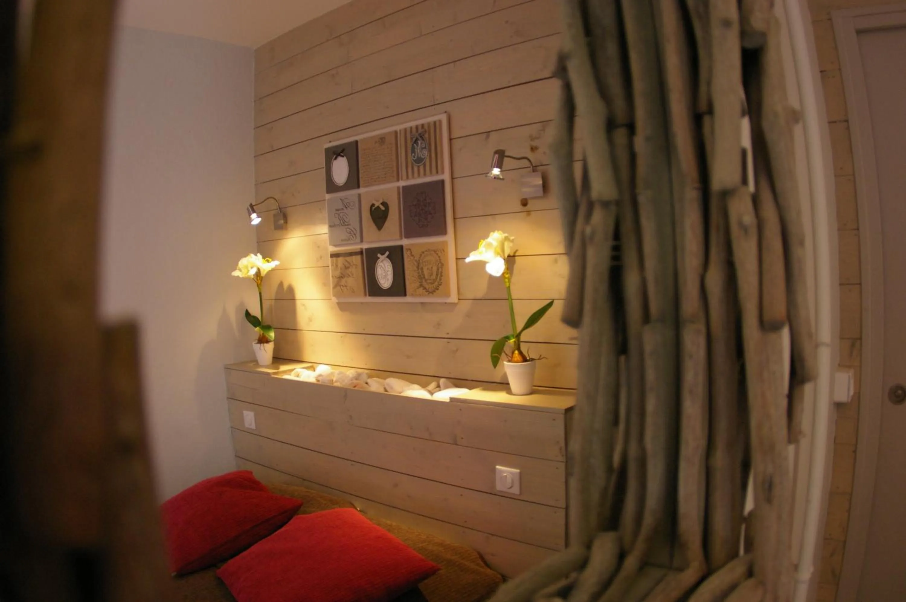 Bedroom in Logis Hôtel Le Cheval Noir