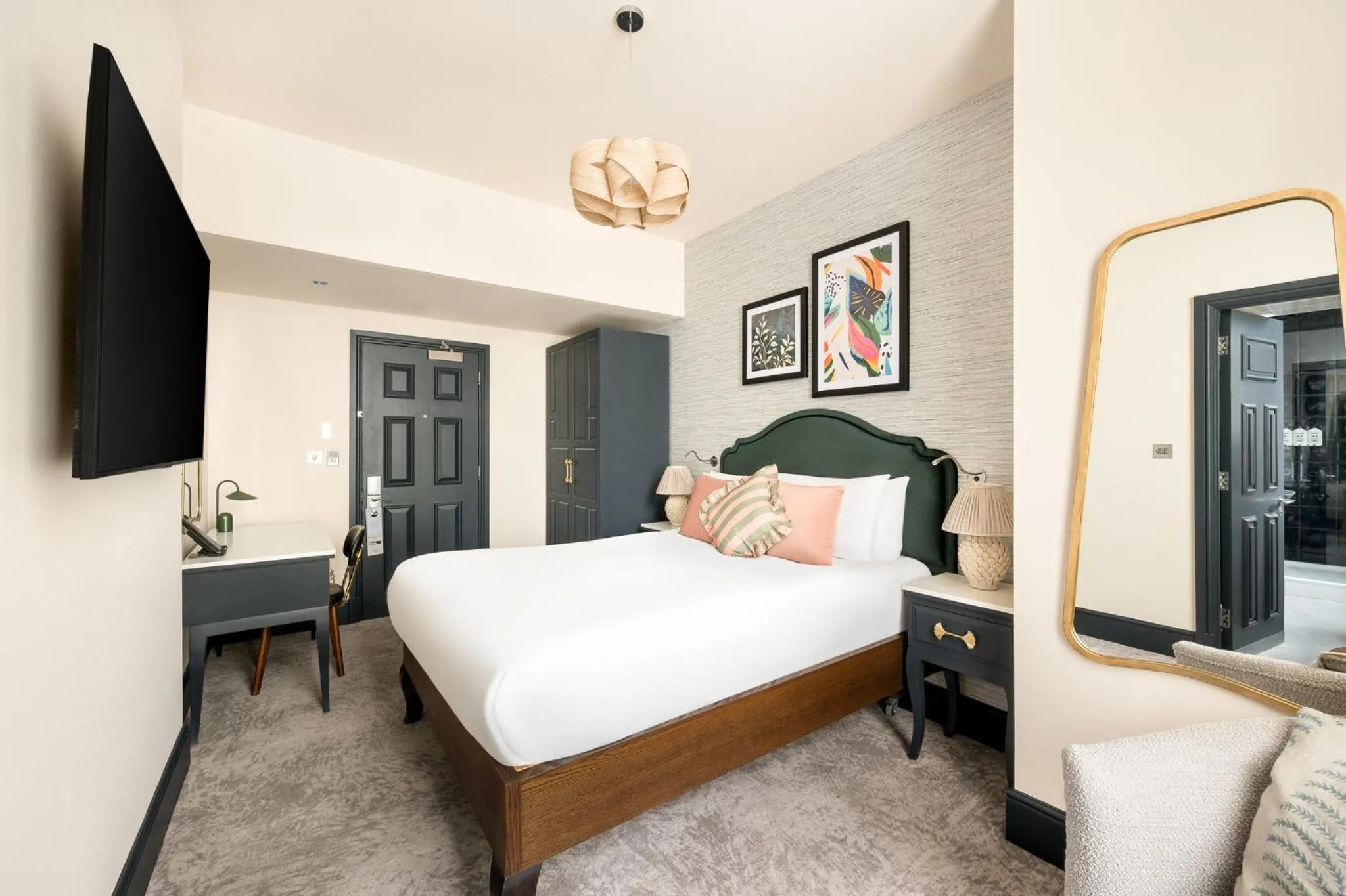 Photo of the whole room, Bed in Hotel Indigo London - Kensington by IHG
