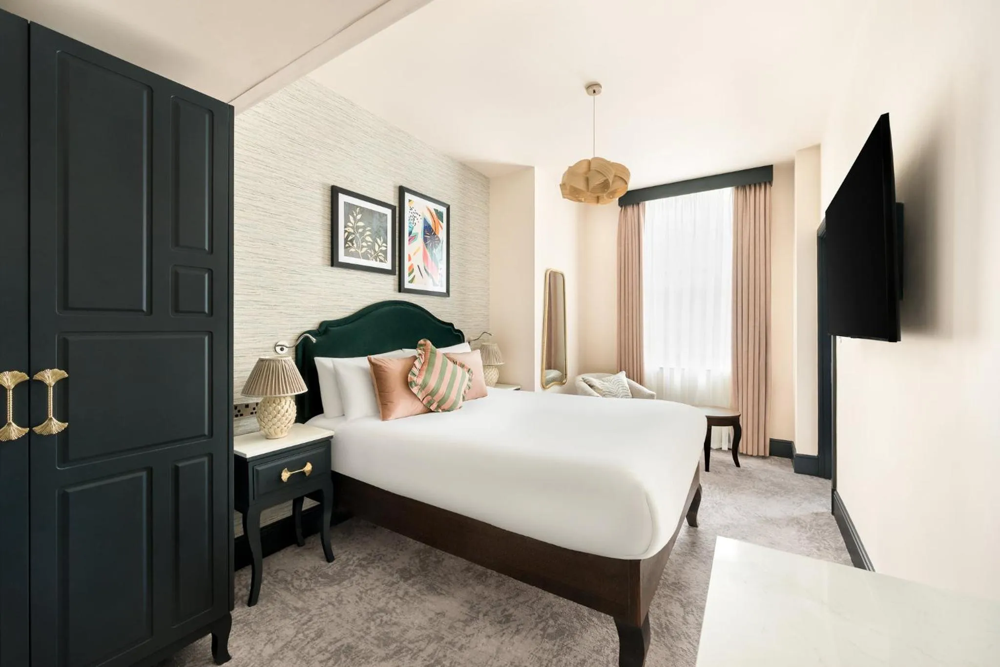 Photo of the whole room, Bed in Hotel Indigo London - Kensington by IHG
