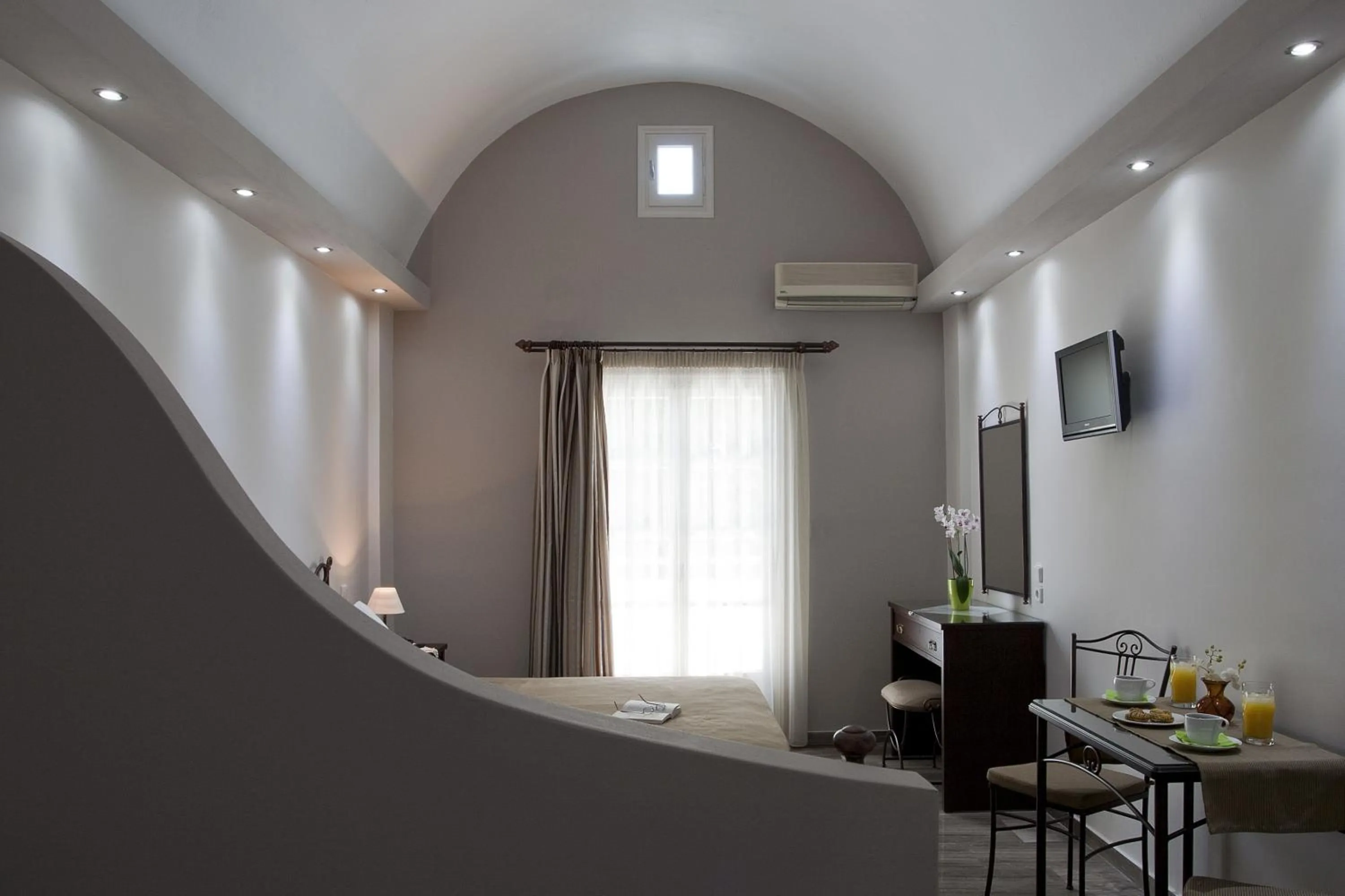 Photo of the whole room in Preka Maria