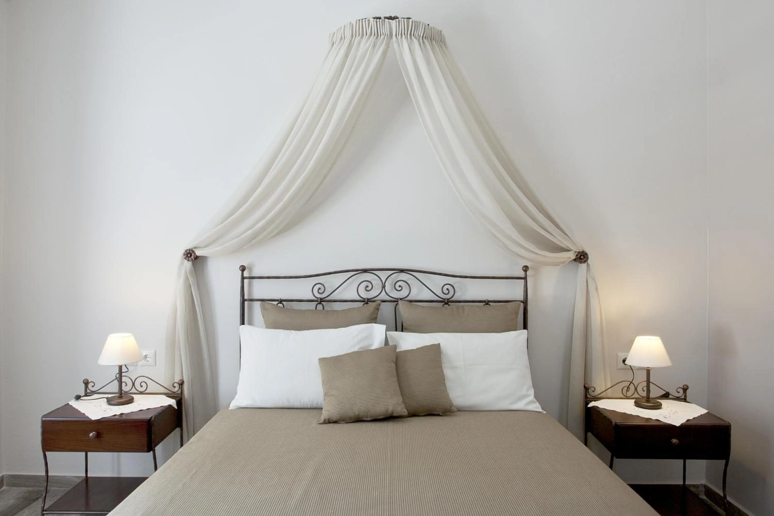 Decorative detail, Bed in Preka Maria