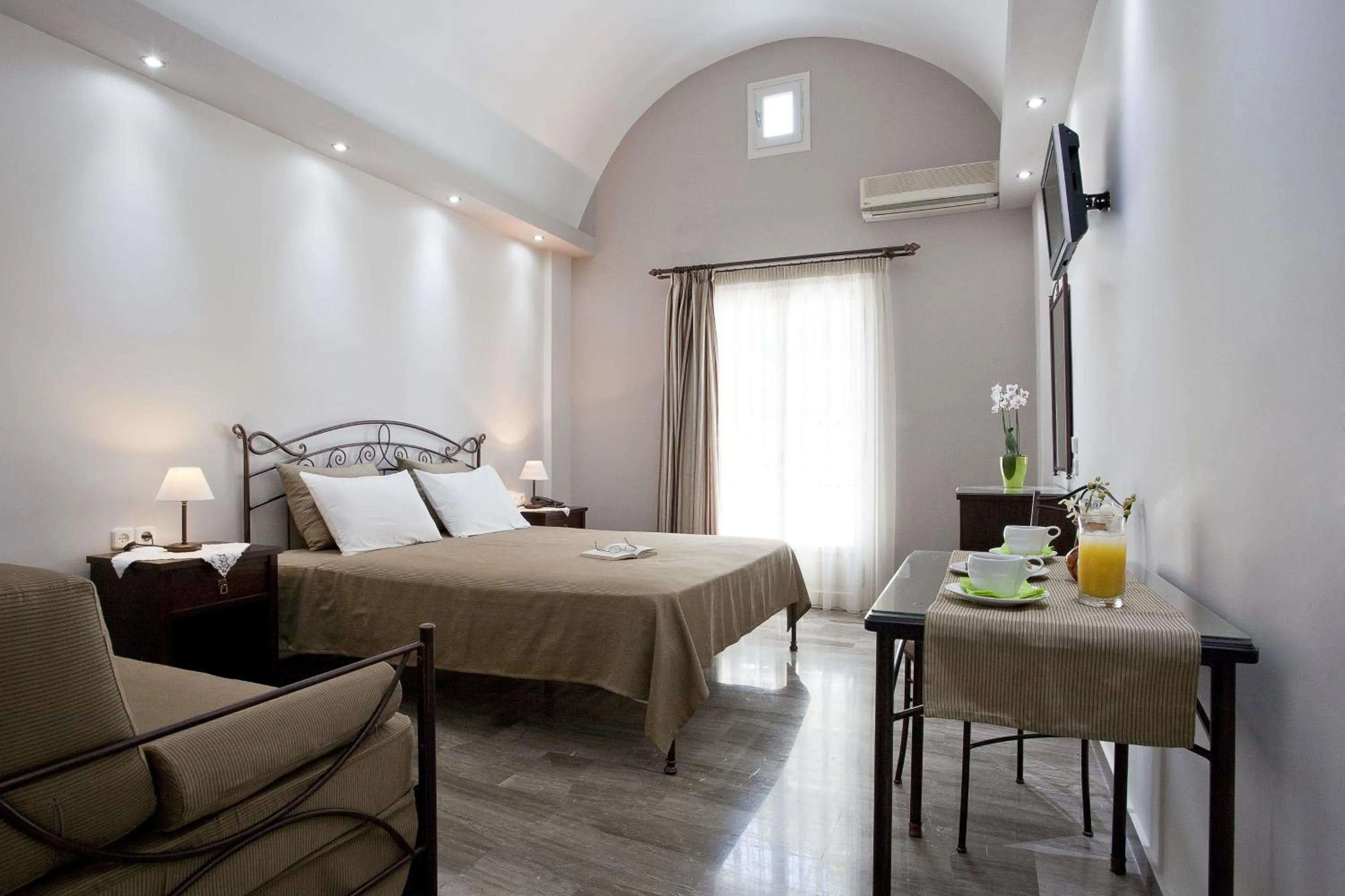 Photo of the whole room, Bed in Preka Maria