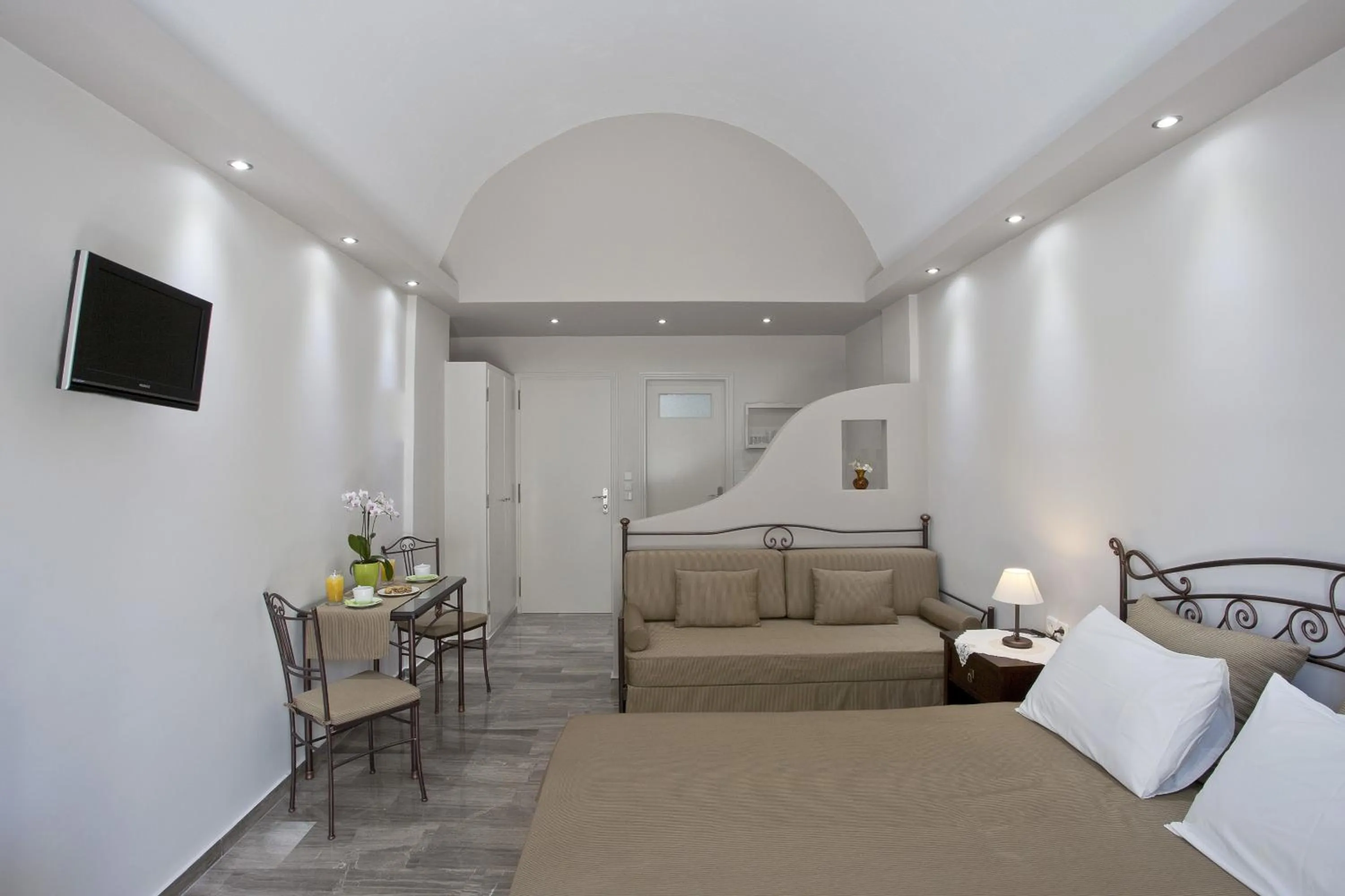 Photo of the whole room, Bed in Preka Maria