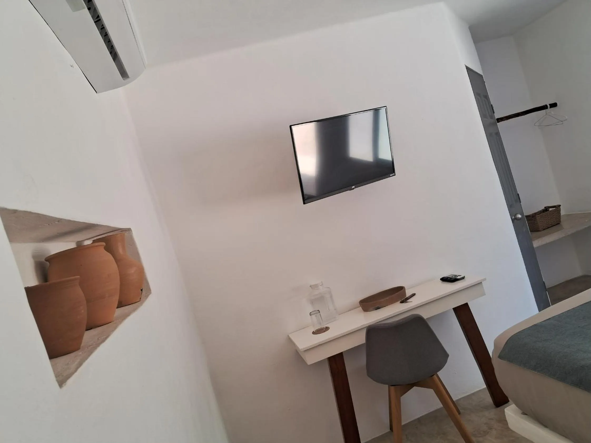 TV and multimedia in Hotel Posada Mykonos