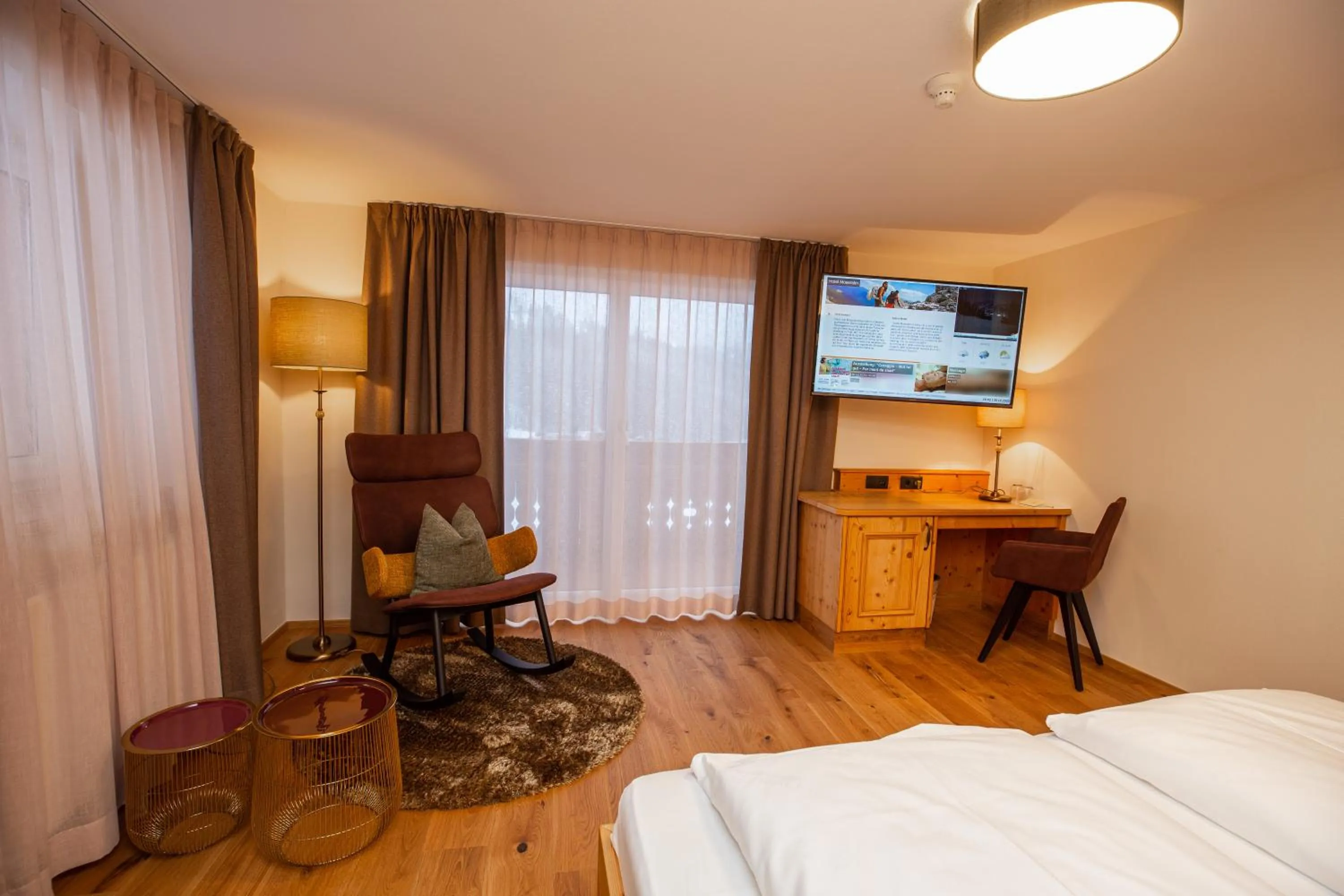 Photo of the whole room, Bed in Moseralm Dolomiti Hideaway