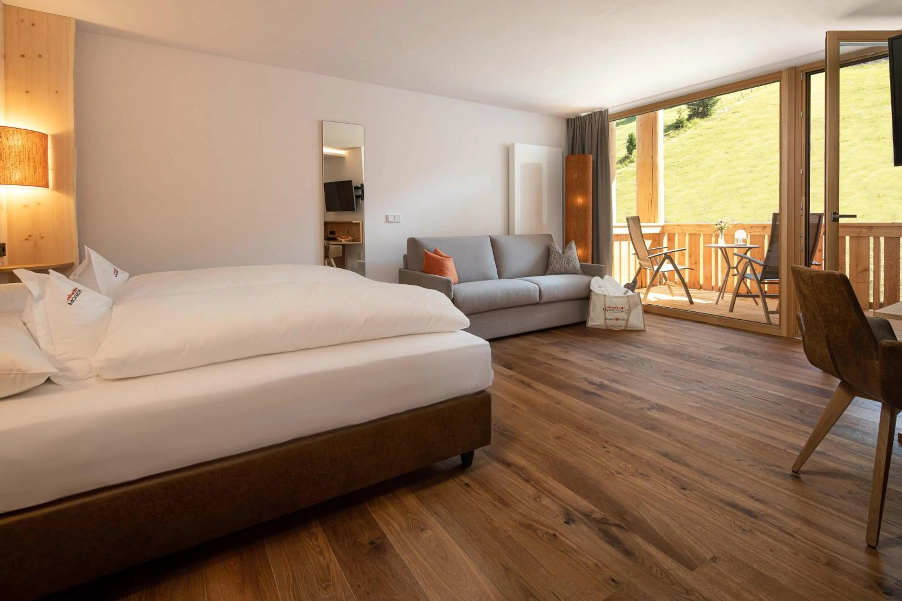 Photo of the whole room, Bed in Moseralm Dolomiti Hideaway