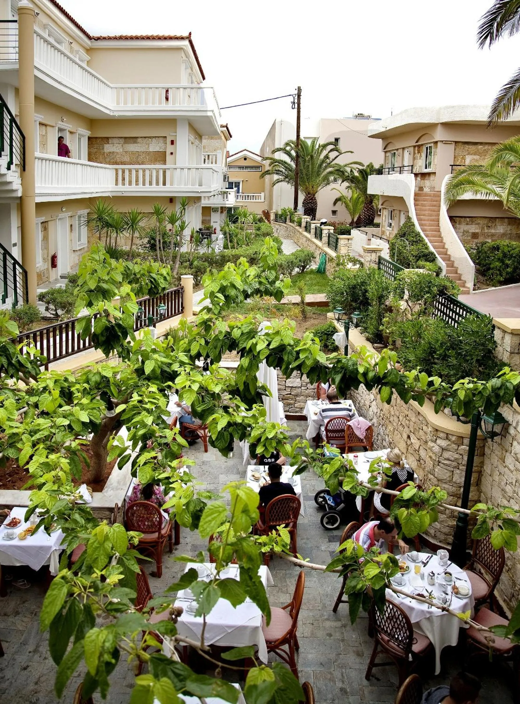 Restaurant/places to eat in Jo An Beach Hotel