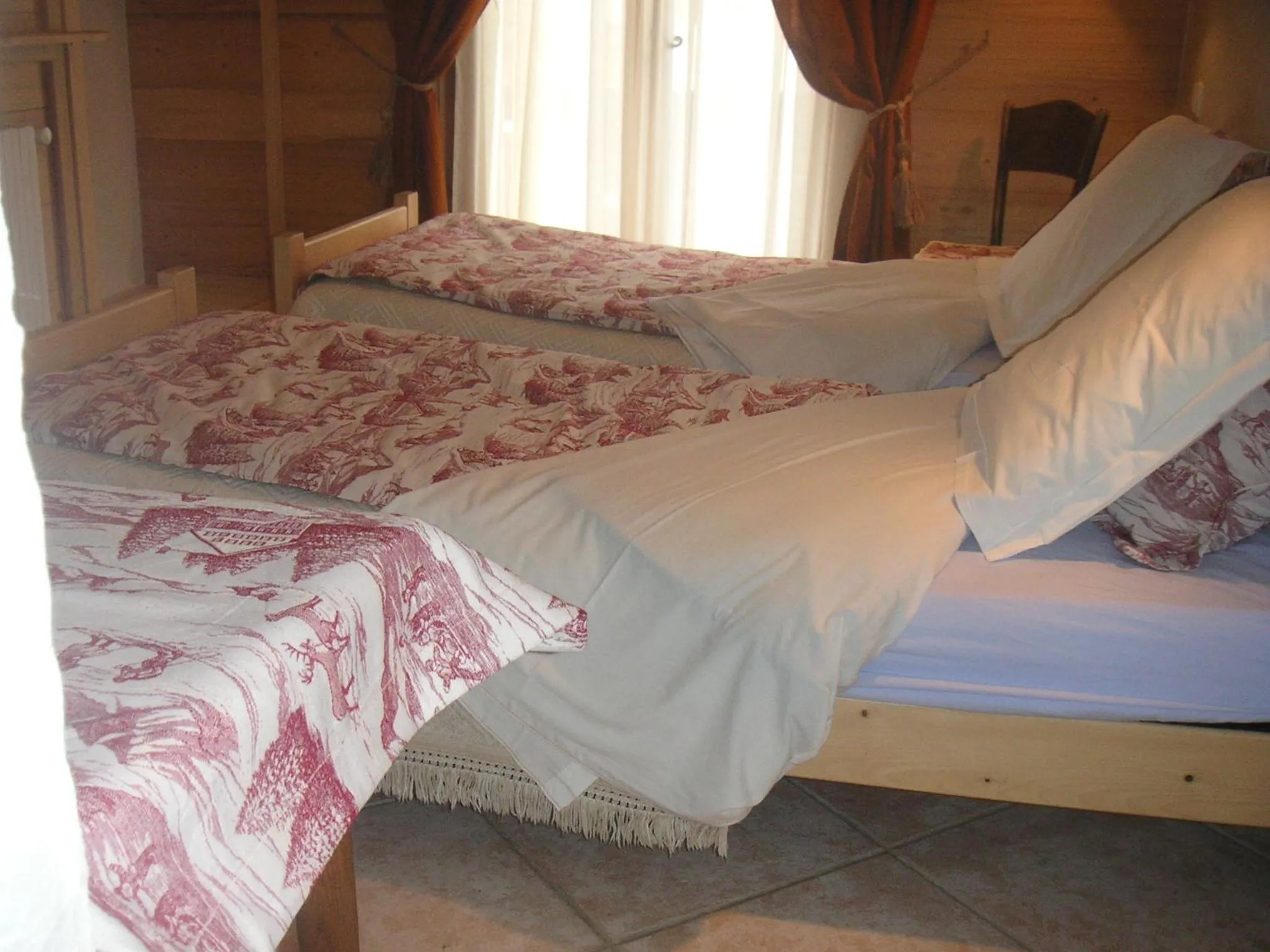 Bedroom, Bed in Apart'hotel & Spa "La Destière"